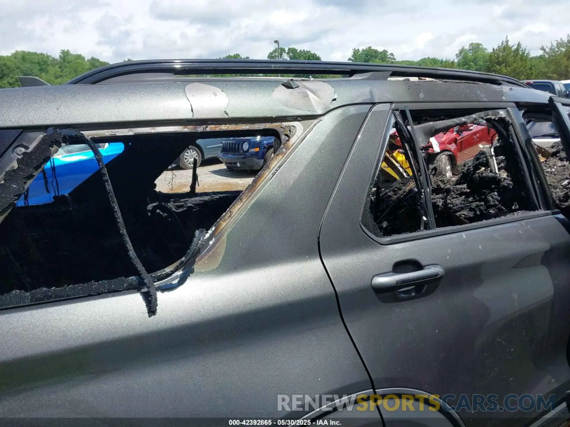 13 Photograph of a damaged car 1FM5K8GC9LGA10239 FORD EXPLORER 2020