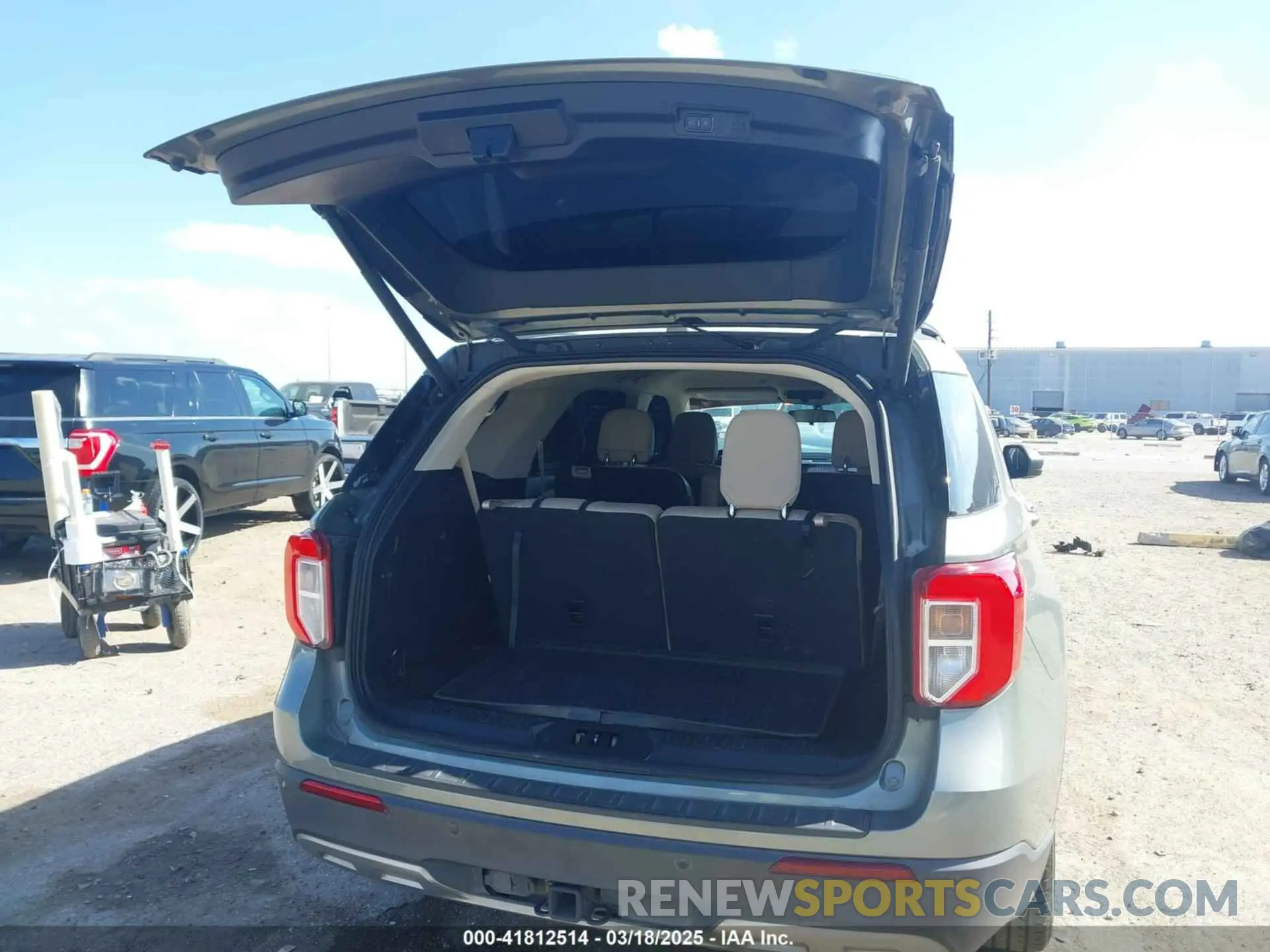 17 Photograph of a damaged car 1FMSK7DH9LGB92568 FORD EXPLORER 2020