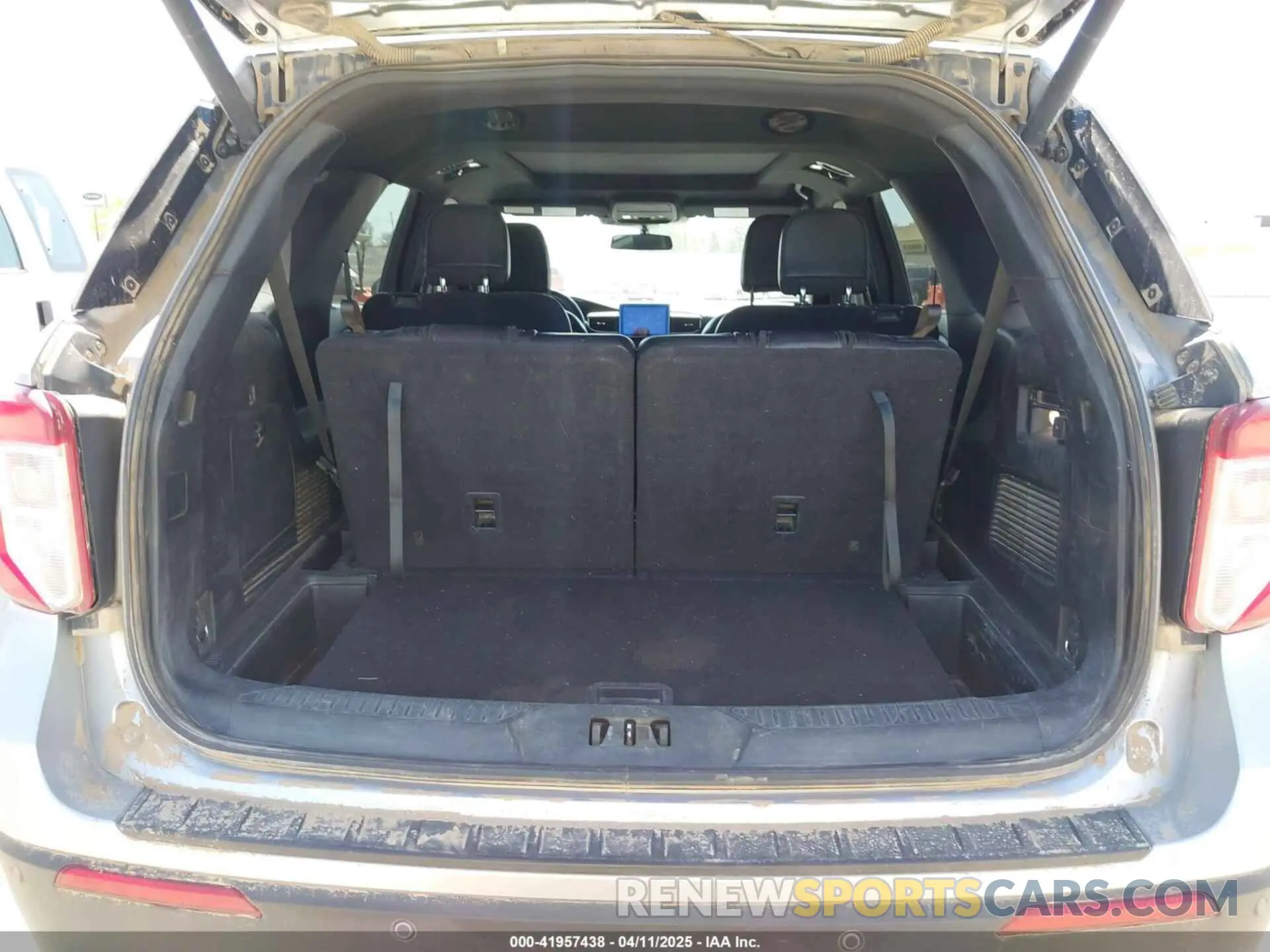 16 Photograph of a damaged car 1FMSK8DHXLGA27702 FORD EXPLORER 2020