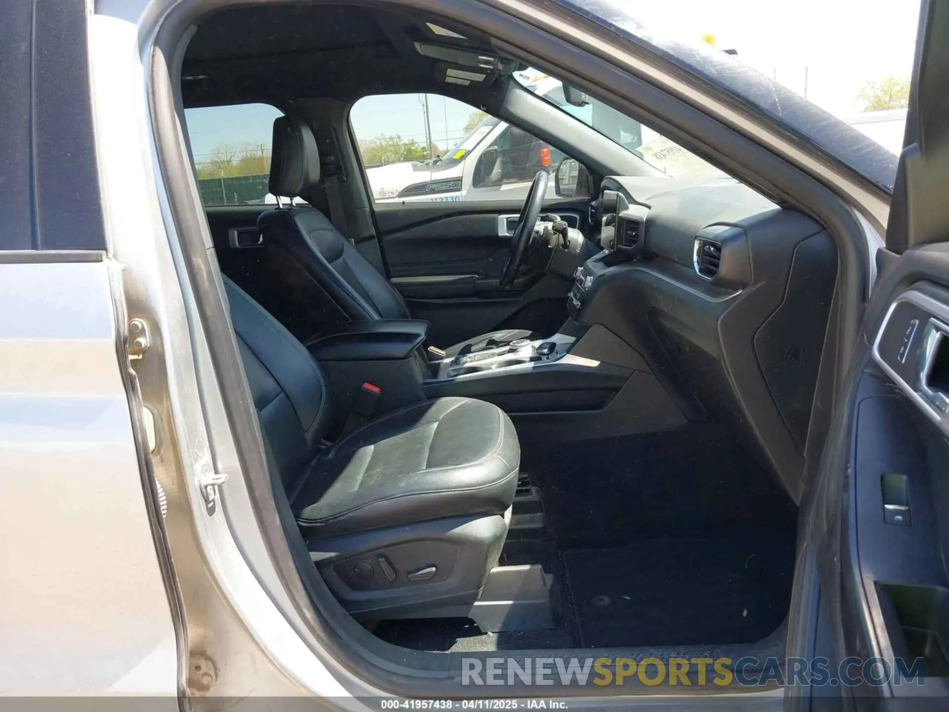 5 Photograph of a damaged car 1FMSK8DHXLGA27702 FORD EXPLORER 2020