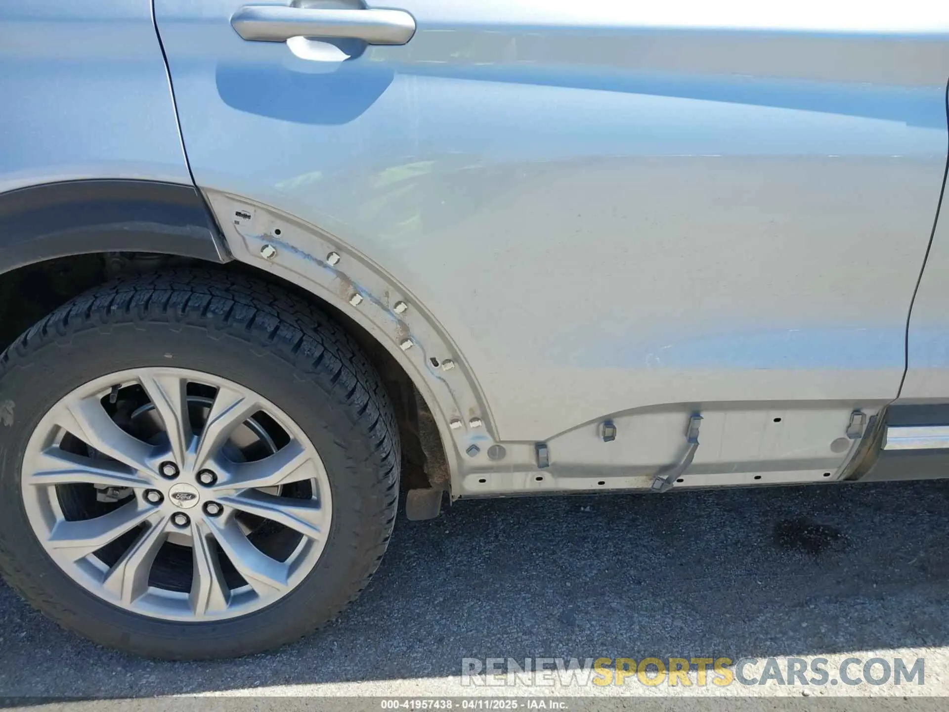 6 Photograph of a damaged car 1FMSK8DHXLGA27702 FORD EXPLORER 2020