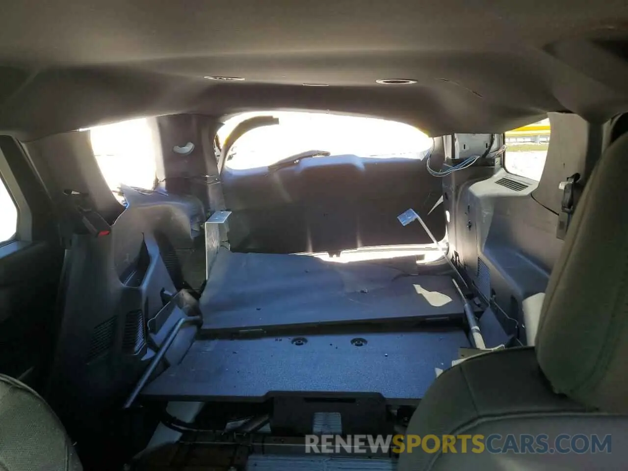10 Photograph of a damaged car 1FM5K8AB1MGC31612 FORD EXPLORER 2021
