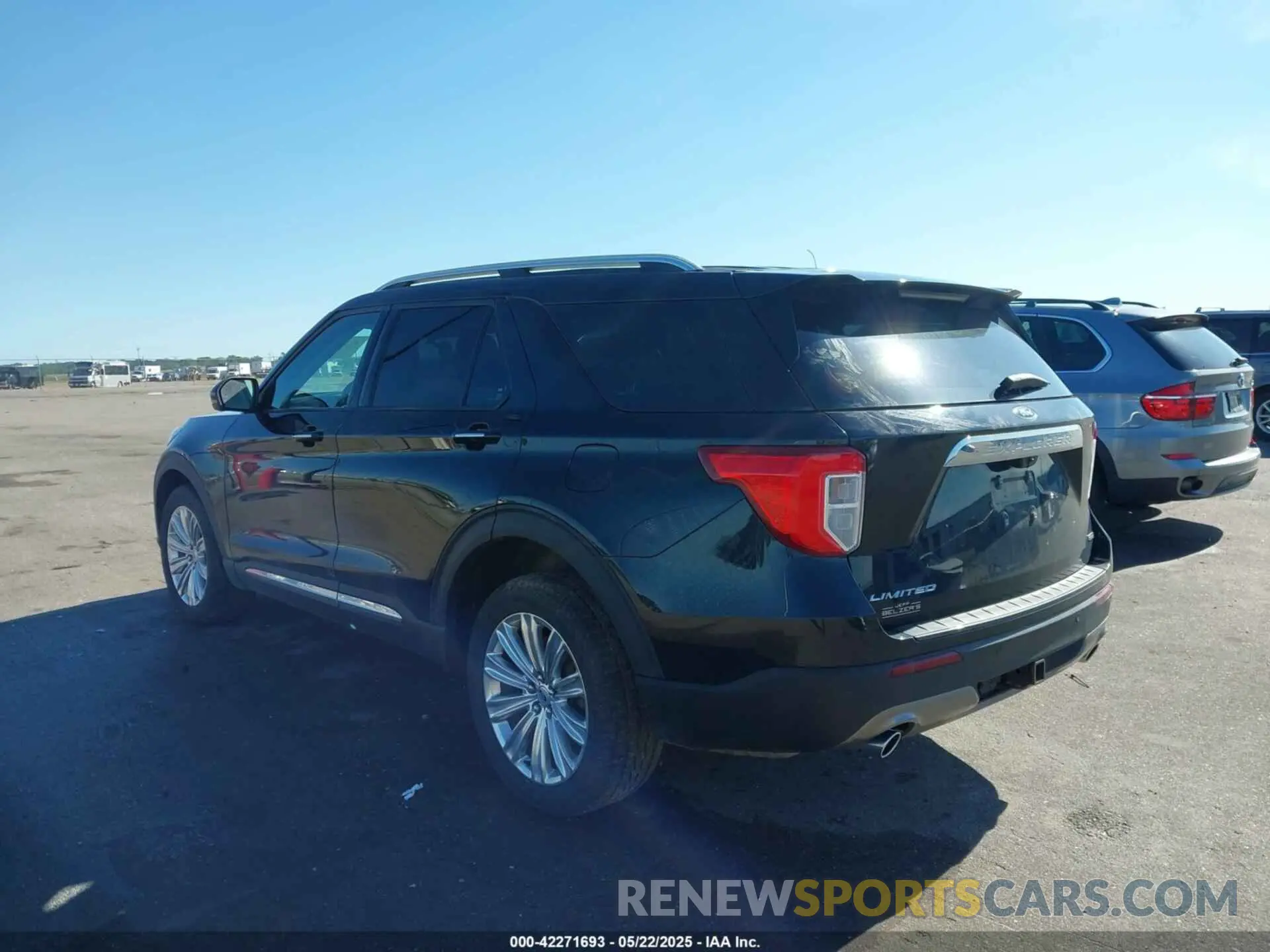 3 Photograph of a damaged car 1FM5K8FW3MNA09533 FORD EXPLORER 2021