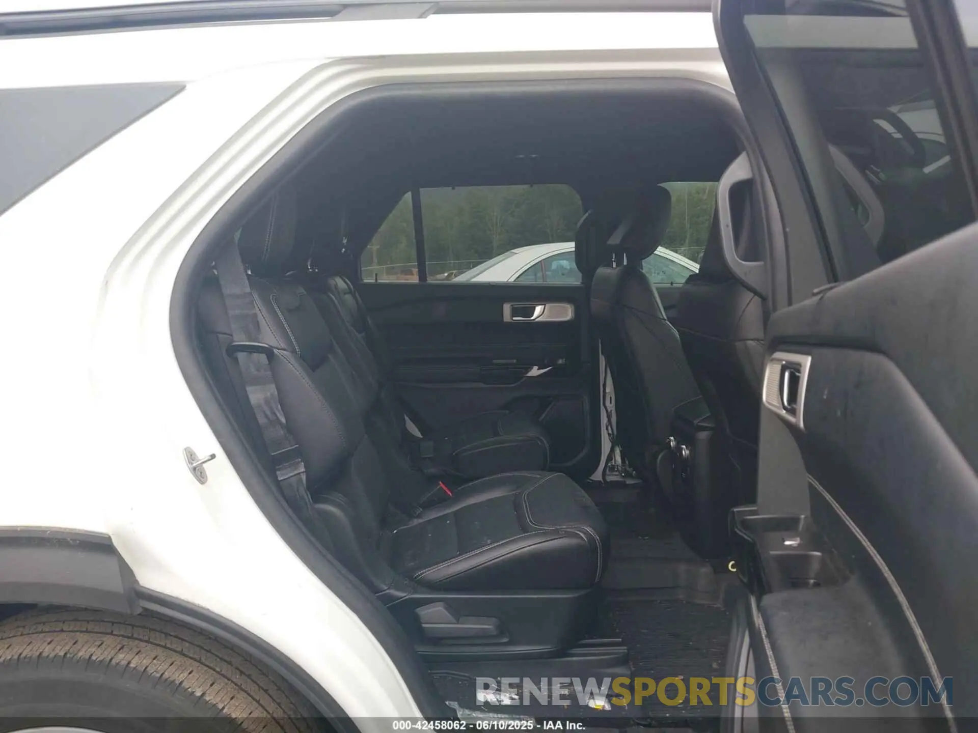 8 Photograph of a damaged car 1FM5K8GC0MGB09937 FORD EXPLORER 2021