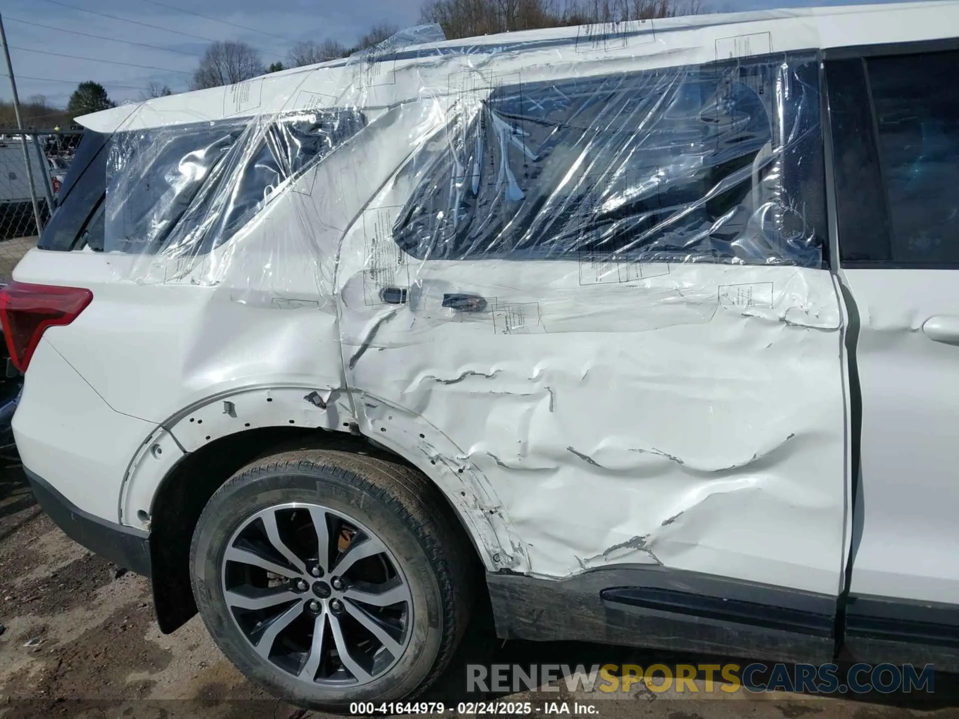 18 Photograph of a damaged car 1FM5K8GC1MGA13671 FORD EXPLORER 2021