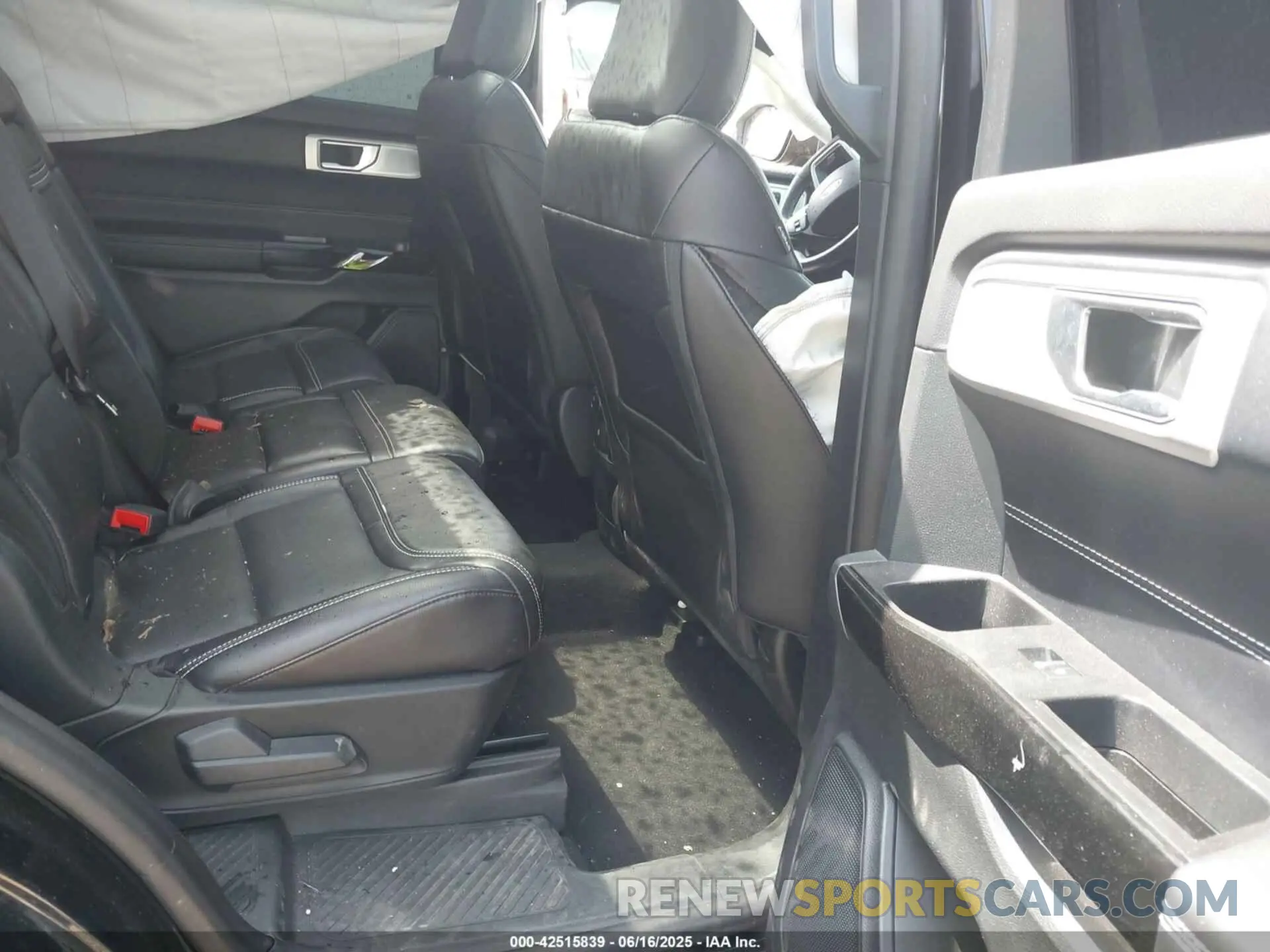 8 Photograph of a damaged car 1FM5K8GC1MGB25662 FORD EXPLORER 2021