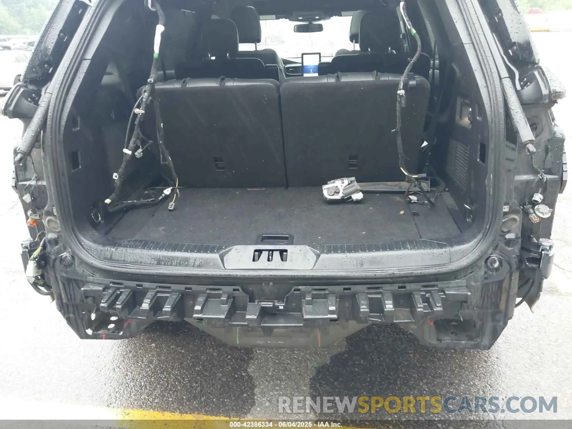 18 Photograph of a damaged car 1FM5K8GC3MGA60409 FORD EXPLORER 2021
