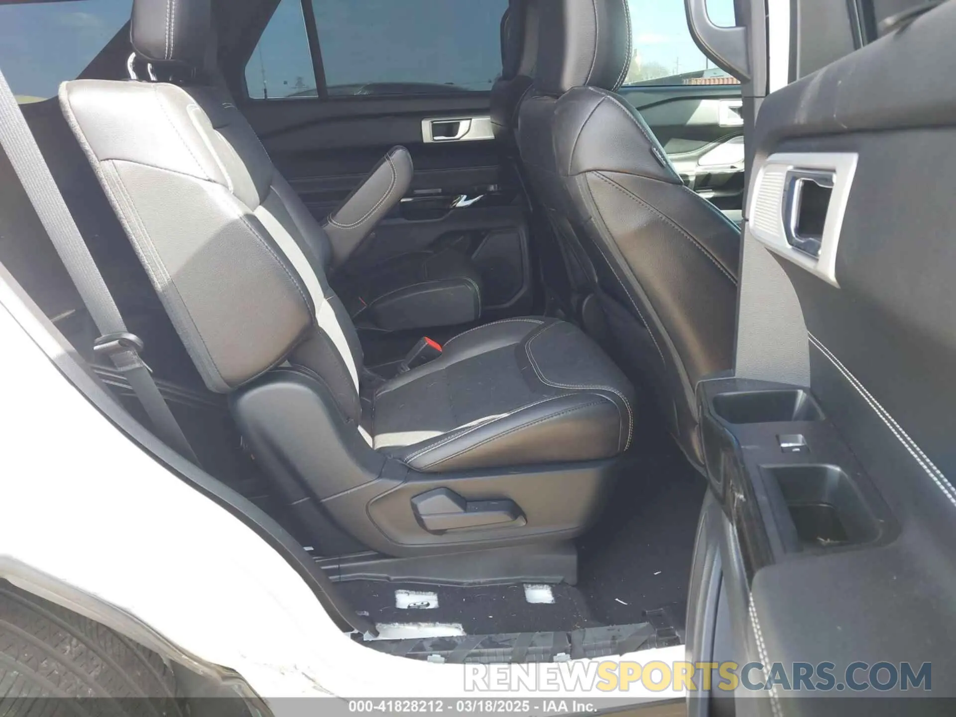 8 Photograph of a damaged car 1FM5K8GCXMGA81385 FORD EXPLORER 2021