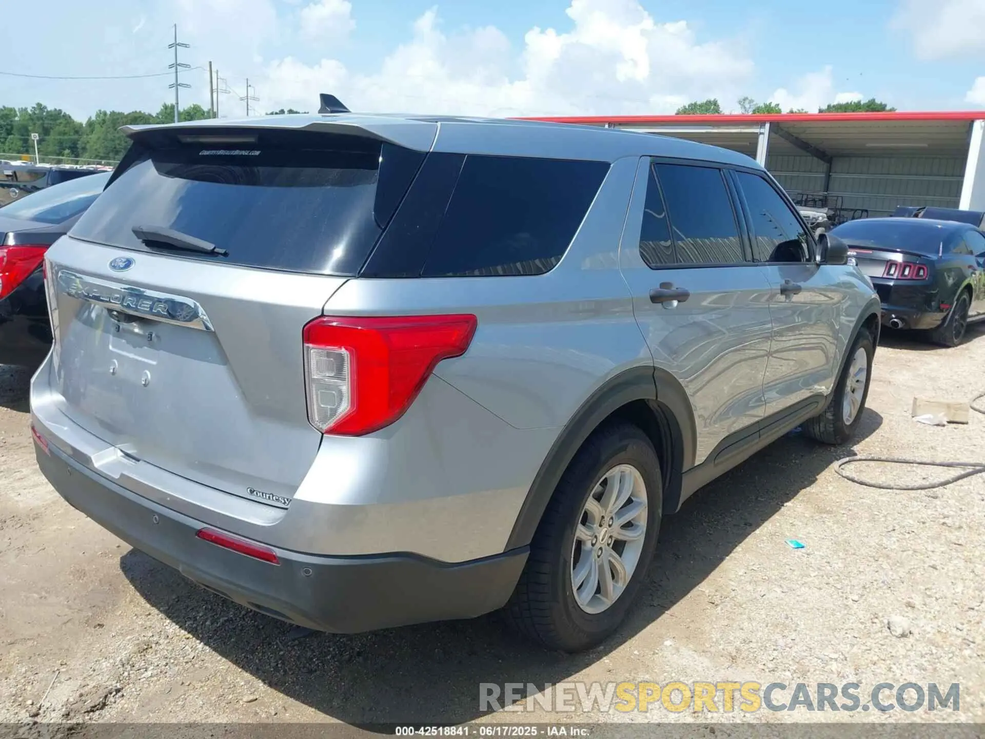 4 Photograph of a damaged car 1FMSK7BH1MGB20011 FORD EXPLORER 2021