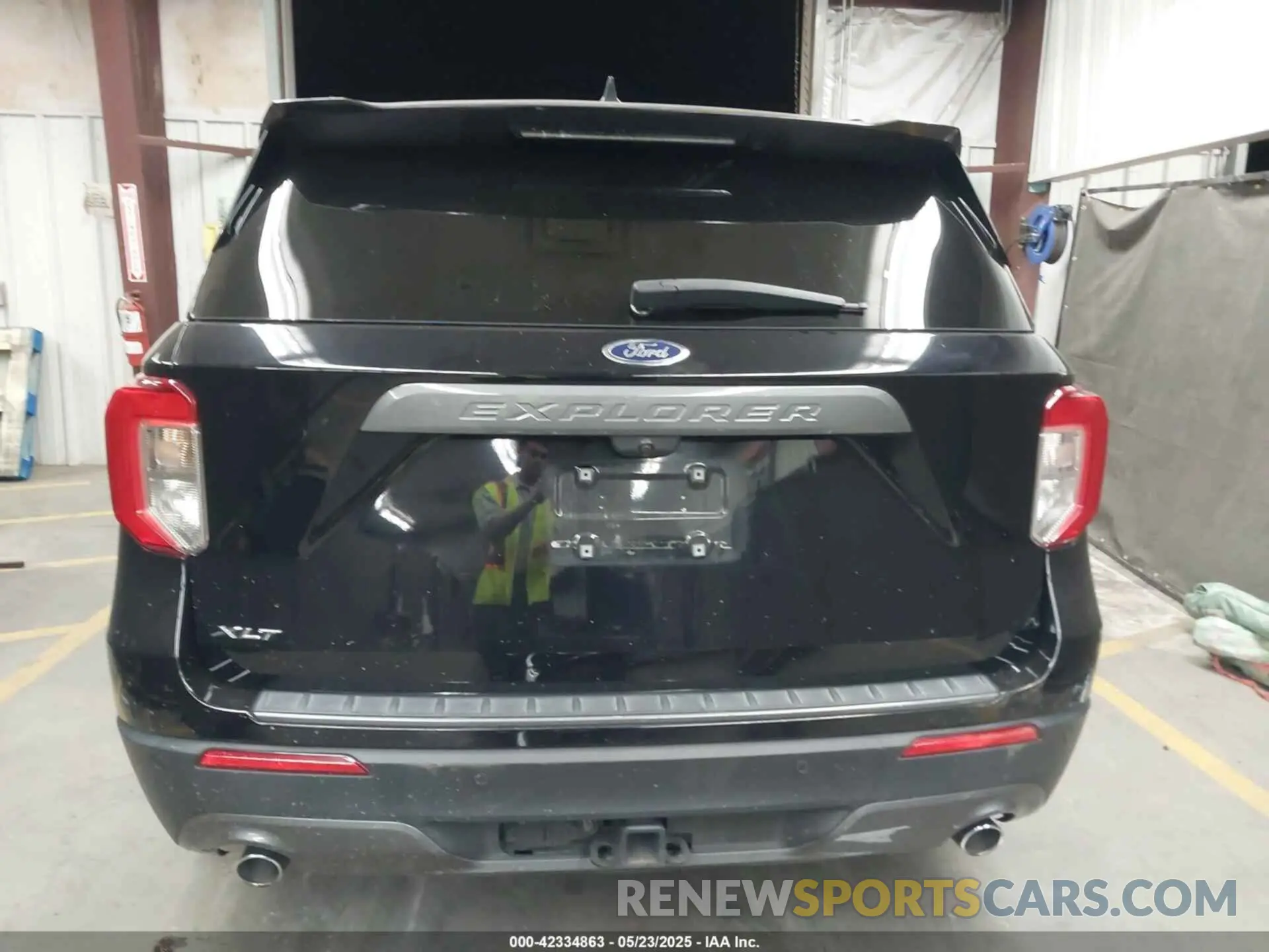 17 Photograph of a damaged car 1FMSK7DH0MGA50367 FORD EXPLORER 2021