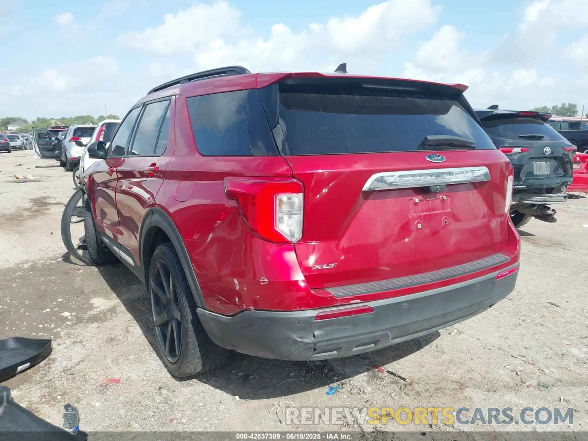 3 Photograph of a damaged car 1FMSK7DH2MGA52136 FORD EXPLORER 2021