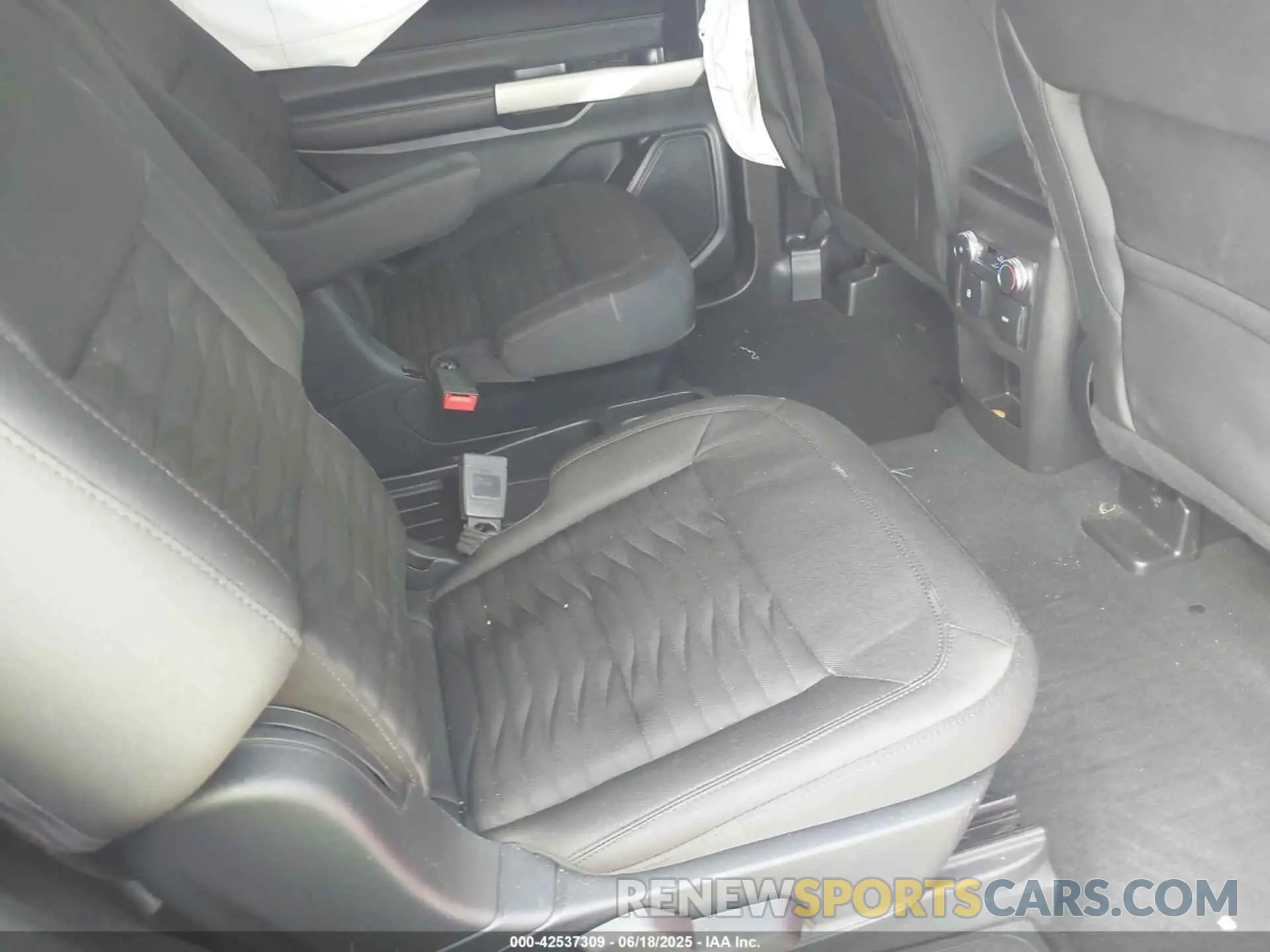 8 Photograph of a damaged car 1FMSK7DH2MGA52136 FORD EXPLORER 2021