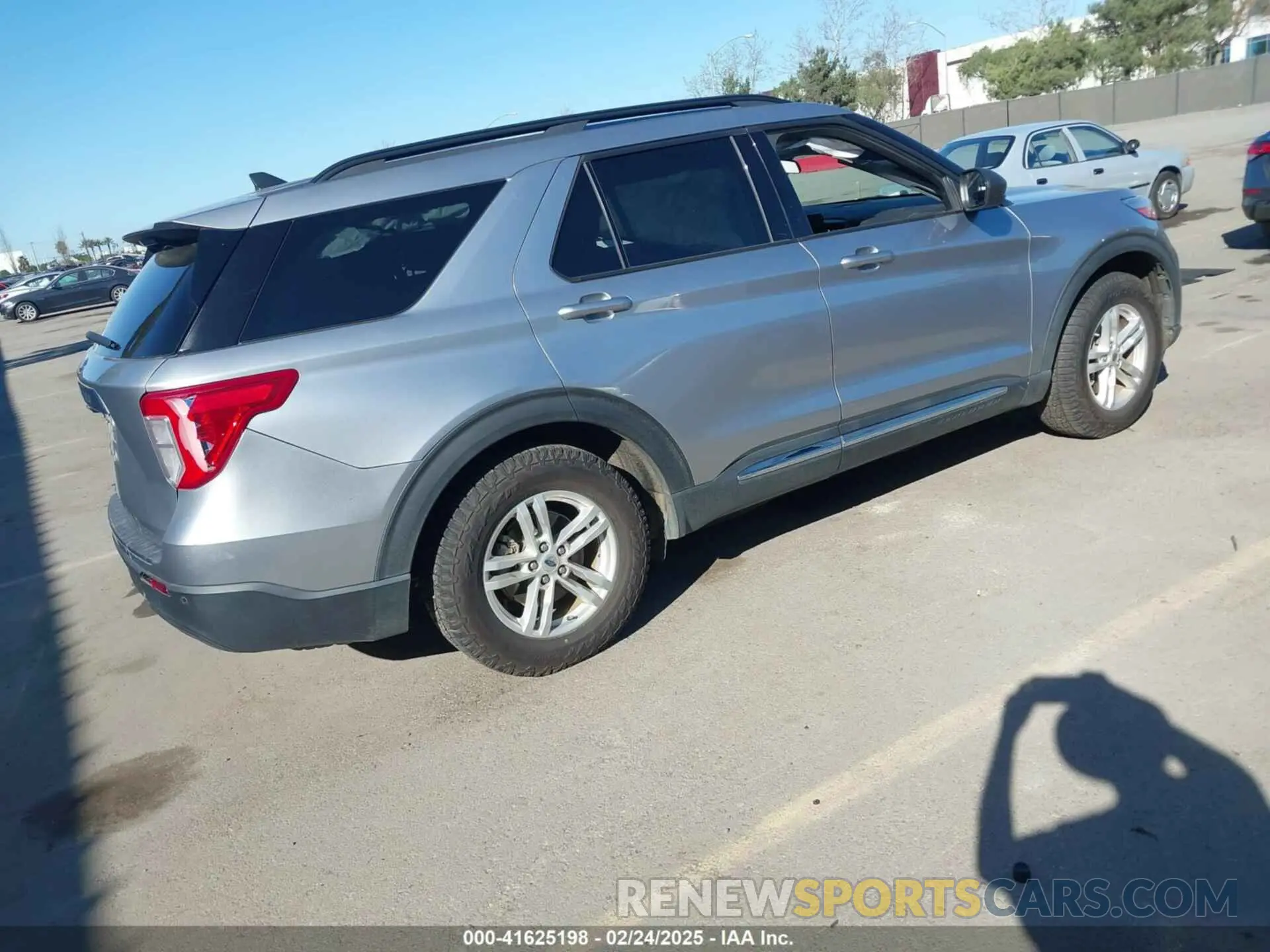 4 Photograph of a damaged car 1FMSK7DH5MGB02432 FORD EXPLORER 2021