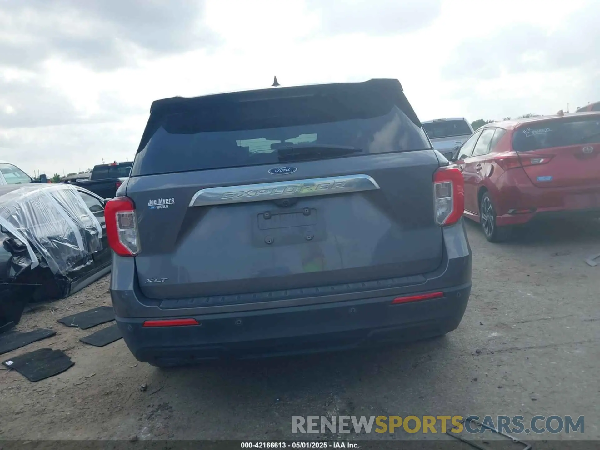 17 Photograph of a damaged car 1FMSK7DH6MGB78774 FORD EXPLORER 2021