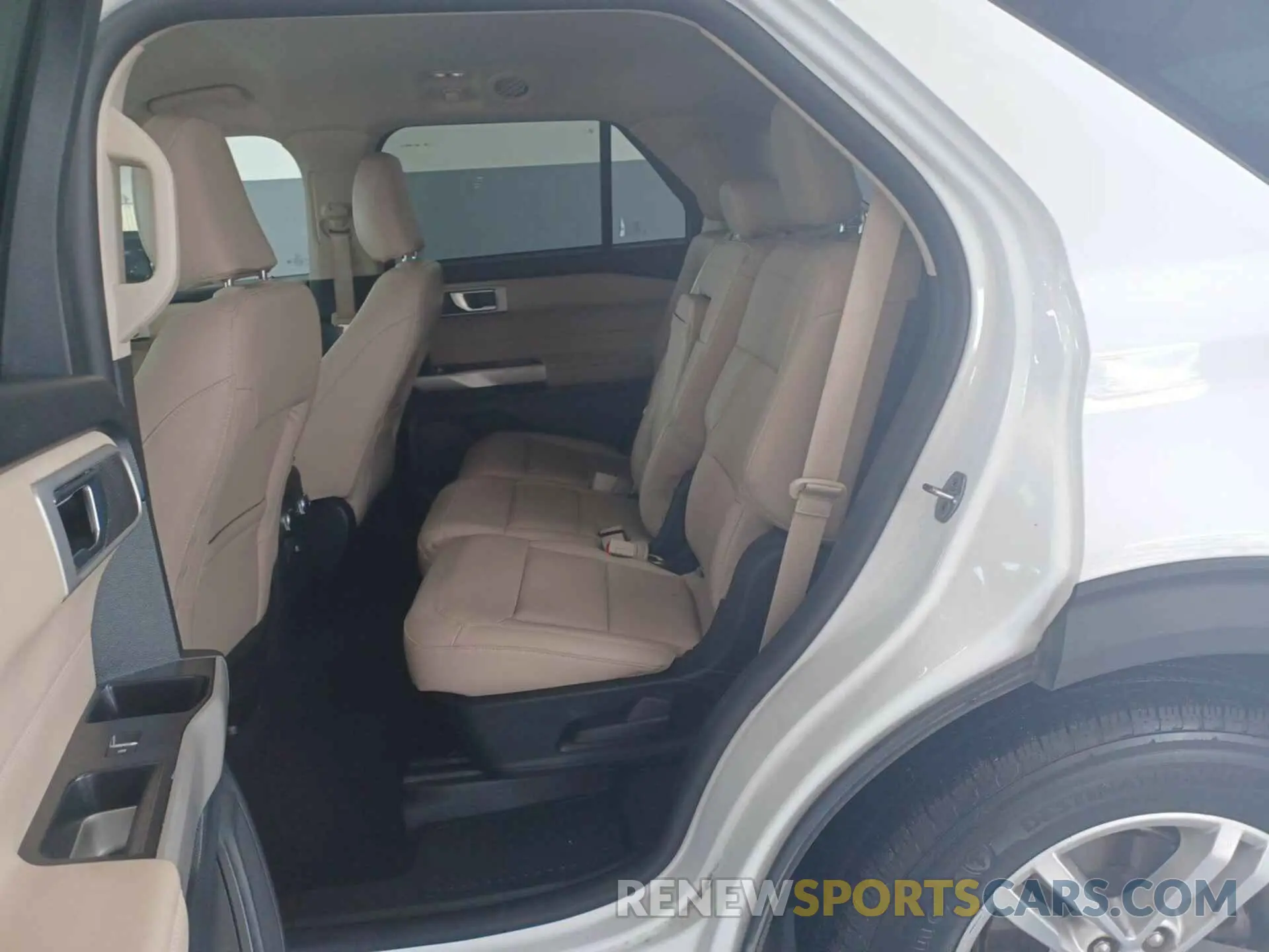 17 Photograph of a damaged car 1FMSK7DH7MGC26976 FORD EXPLORER 2021