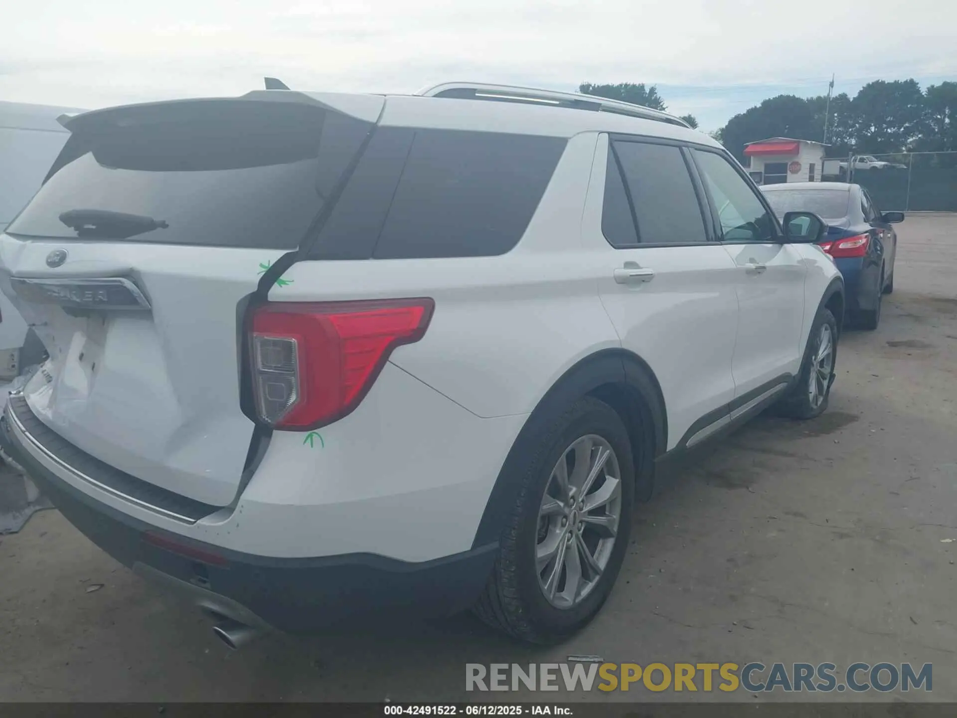 4 Photograph of a damaged car 1FMSK7FH8MGB83973 FORD EXPLORER 2021