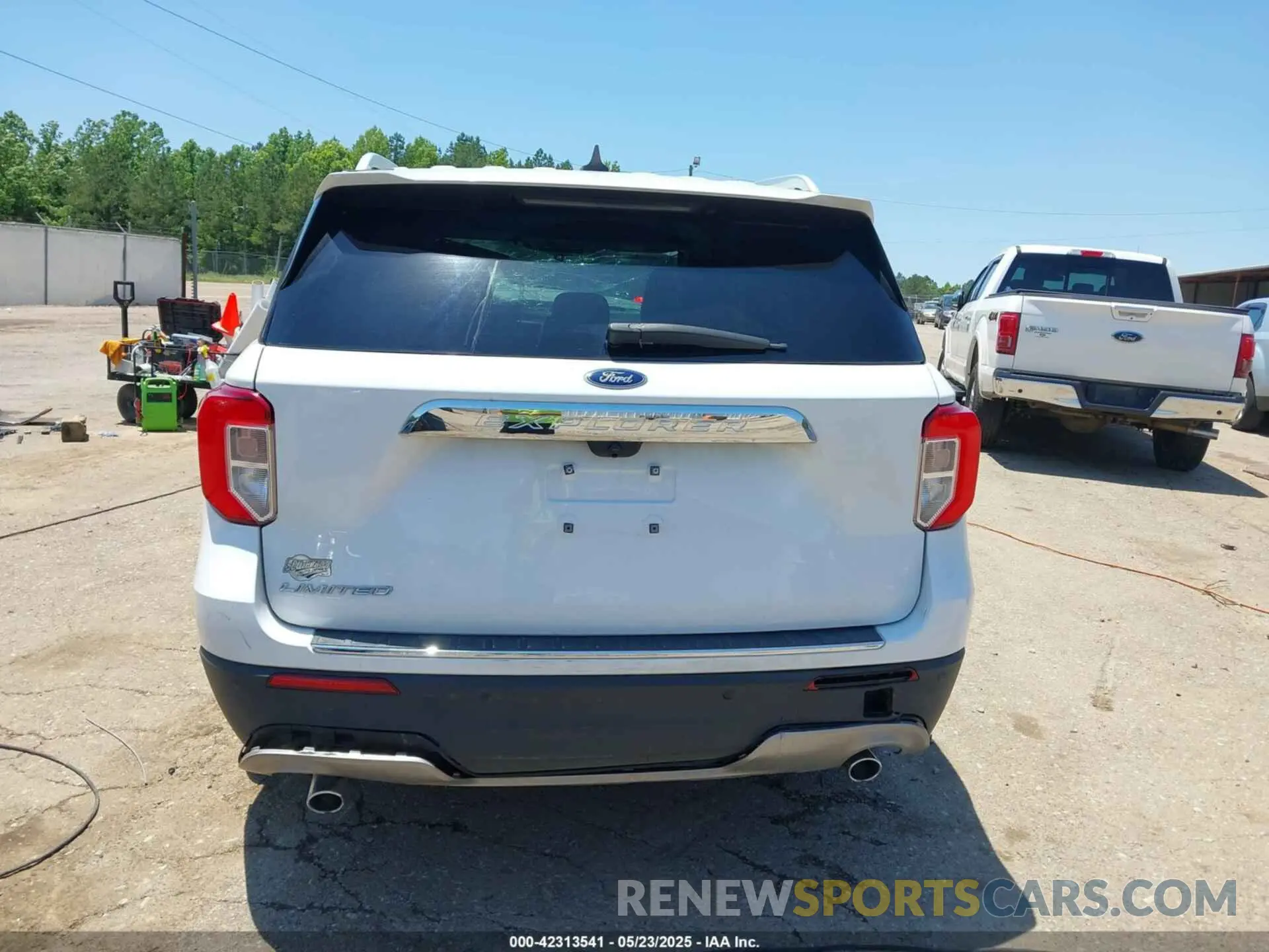 17 Photograph of a damaged car 1FMSK7FHXMGB03671 FORD EXPLORER 2021