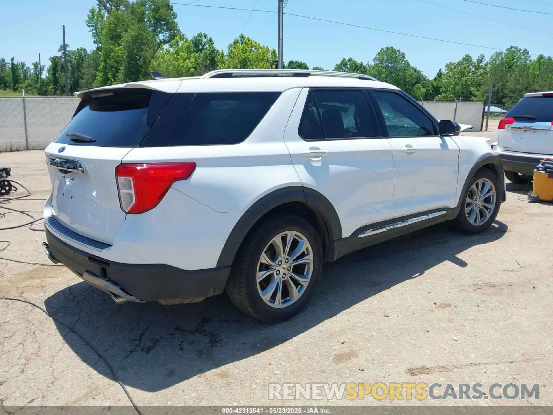 4 Photograph of a damaged car 1FMSK7FHXMGB03671 FORD EXPLORER 2021