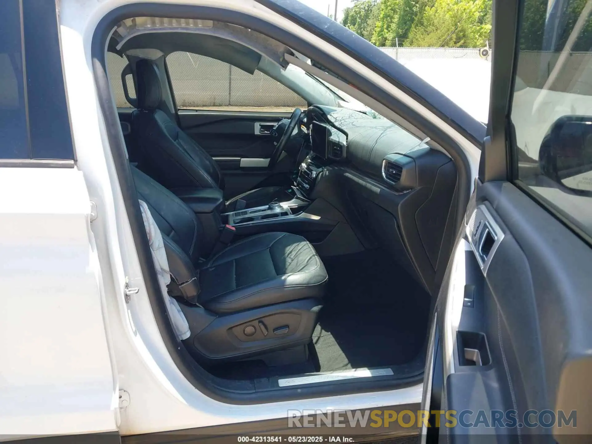 5 Photograph of a damaged car 1FMSK7FHXMGB03671 FORD EXPLORER 2021