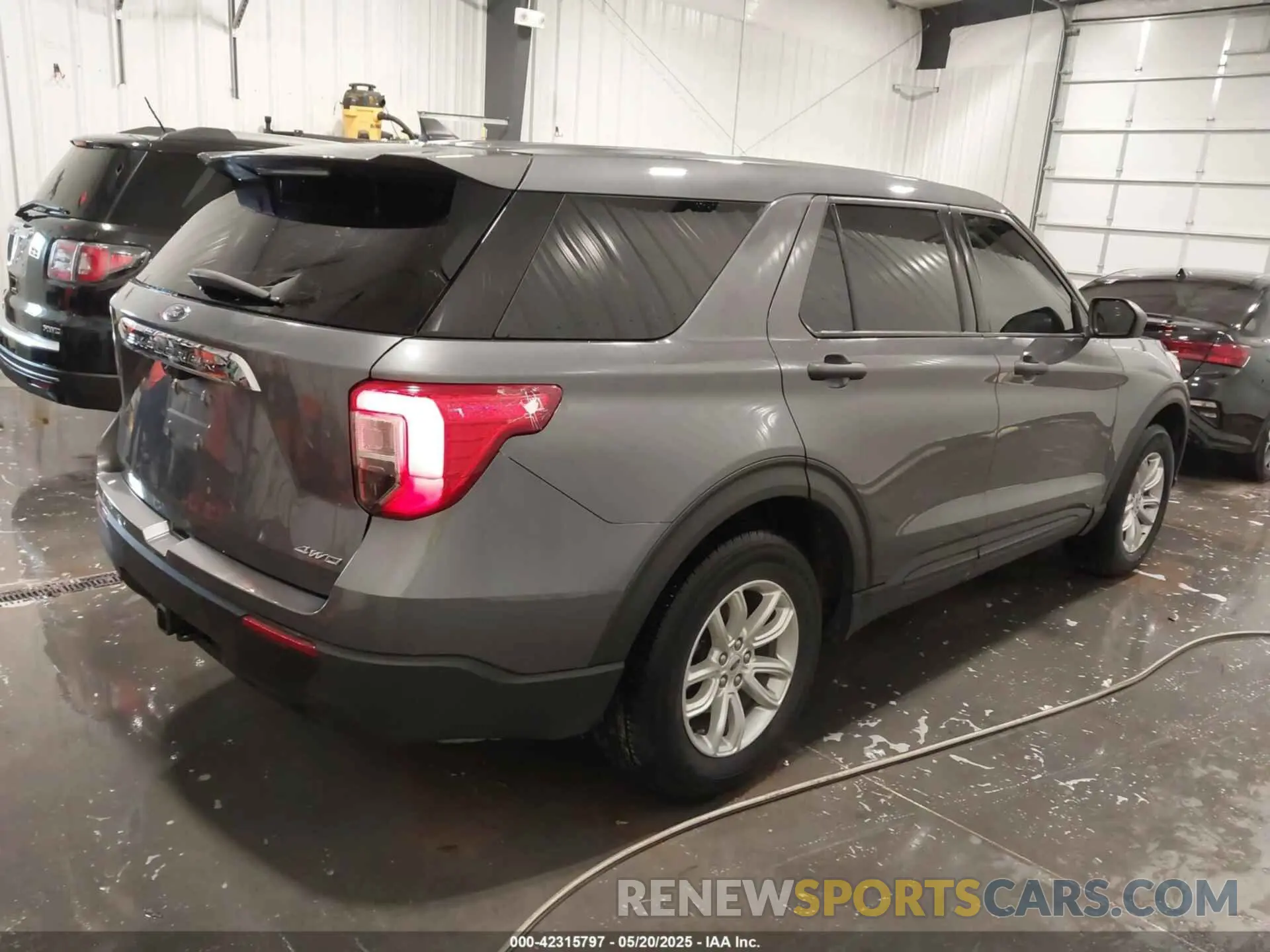 4 Photograph of a damaged car 1FMSK8BB2MGB73169 FORD EXPLORER 2021