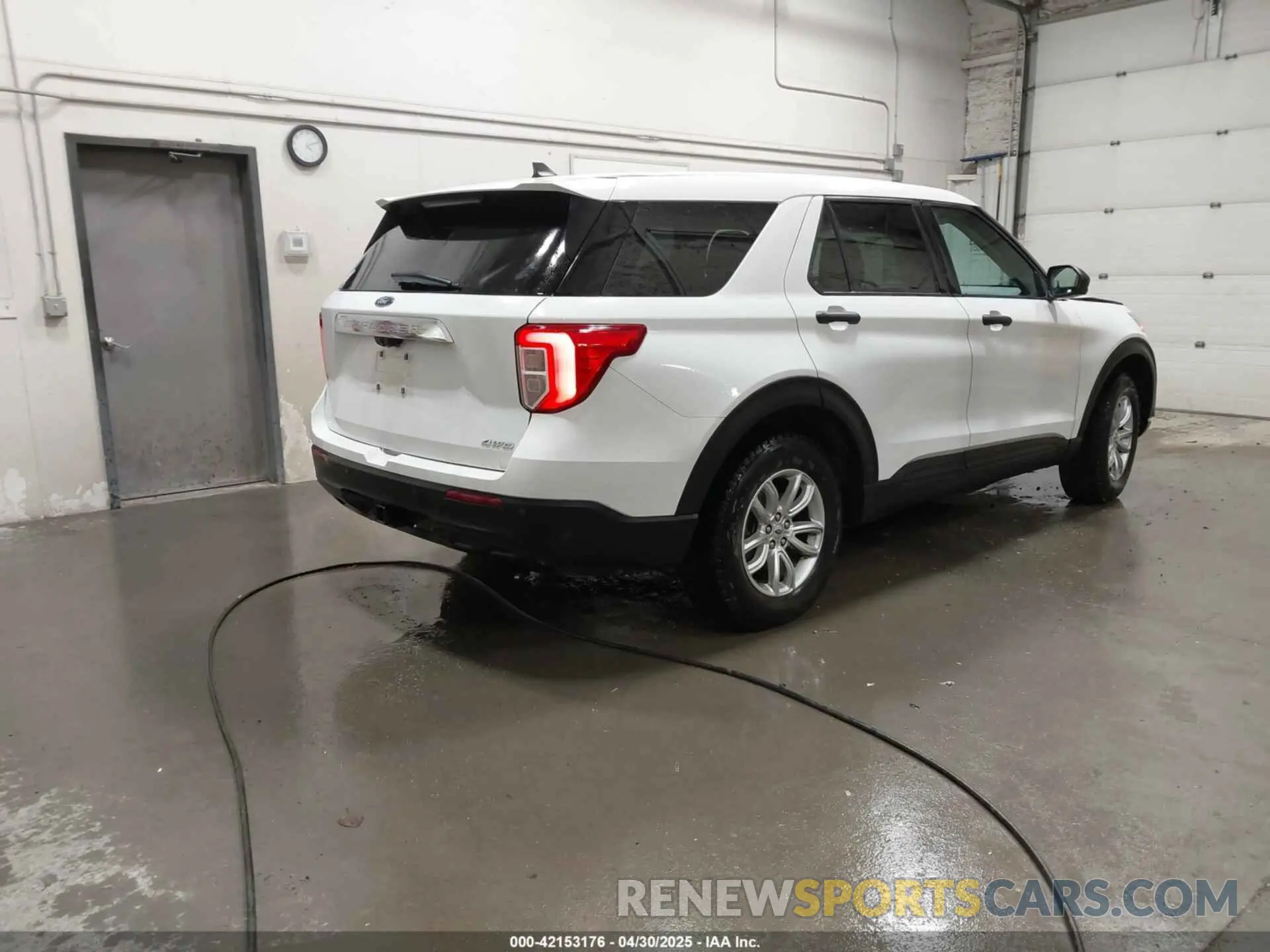 4 Photograph of a damaged car 1FMSK8BH2MGA72654 FORD EXPLORER 2021