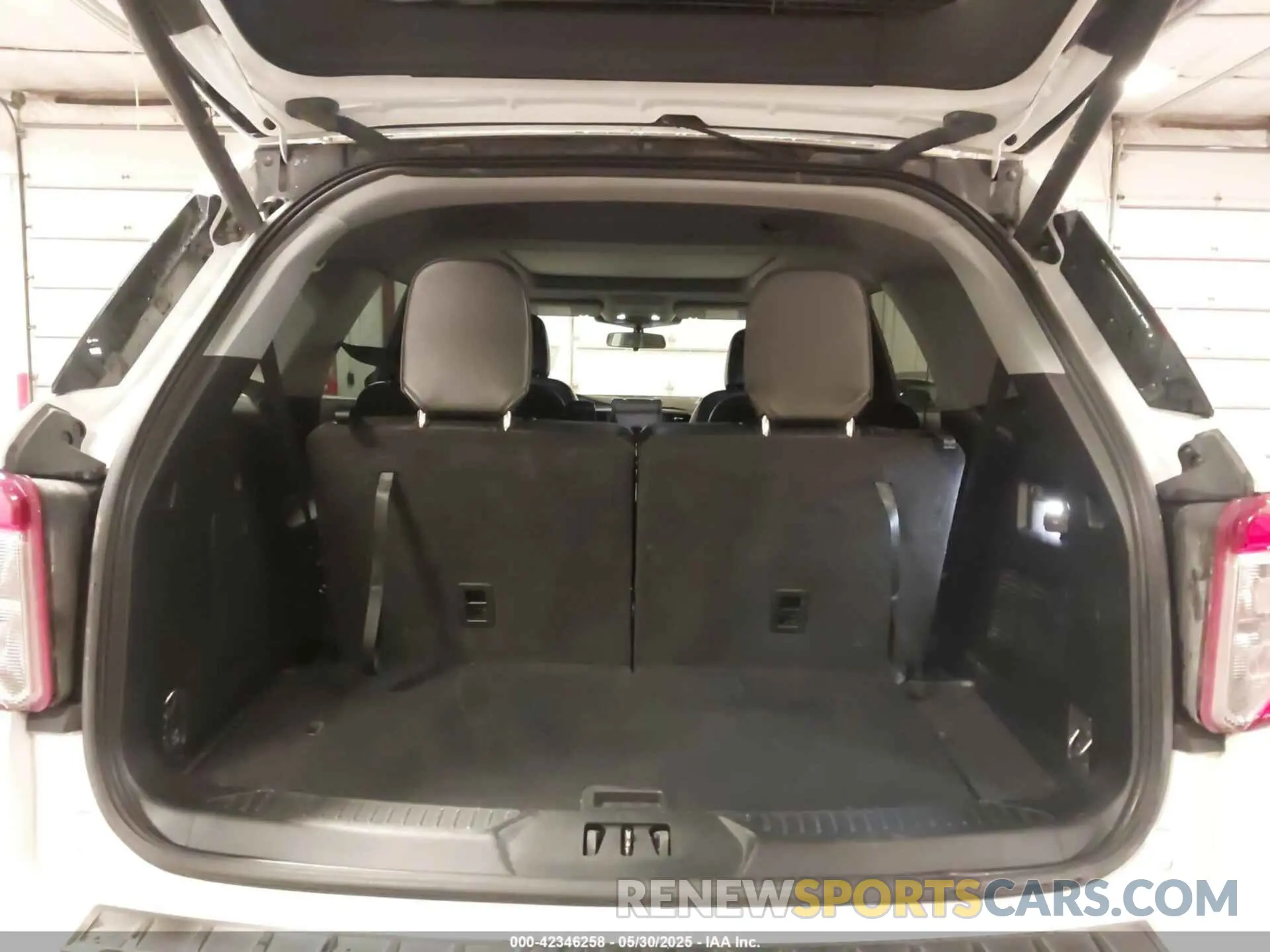 18 Photograph of a damaged car 1FMSK8DH2MGA66172 FORD EXPLORER 2021