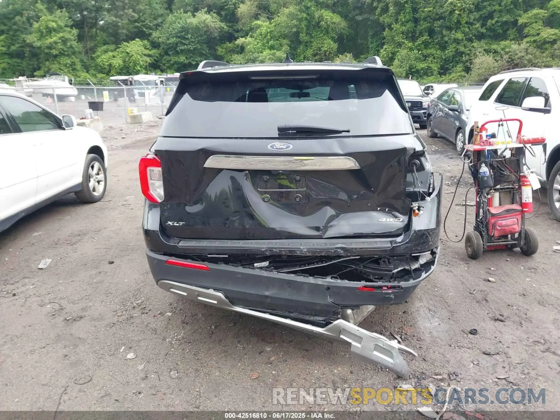 17 Photograph of a damaged car 1FMSK8DH5MGB85477 FORD EXPLORER 2021