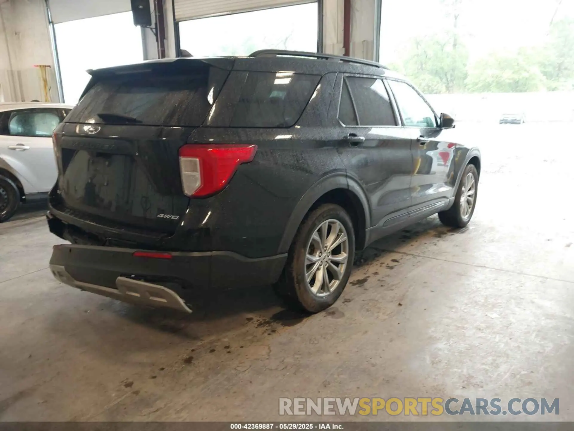 4 Photograph of a damaged car 1FMSK8DH7MGB09985 FORD EXPLORER 2021