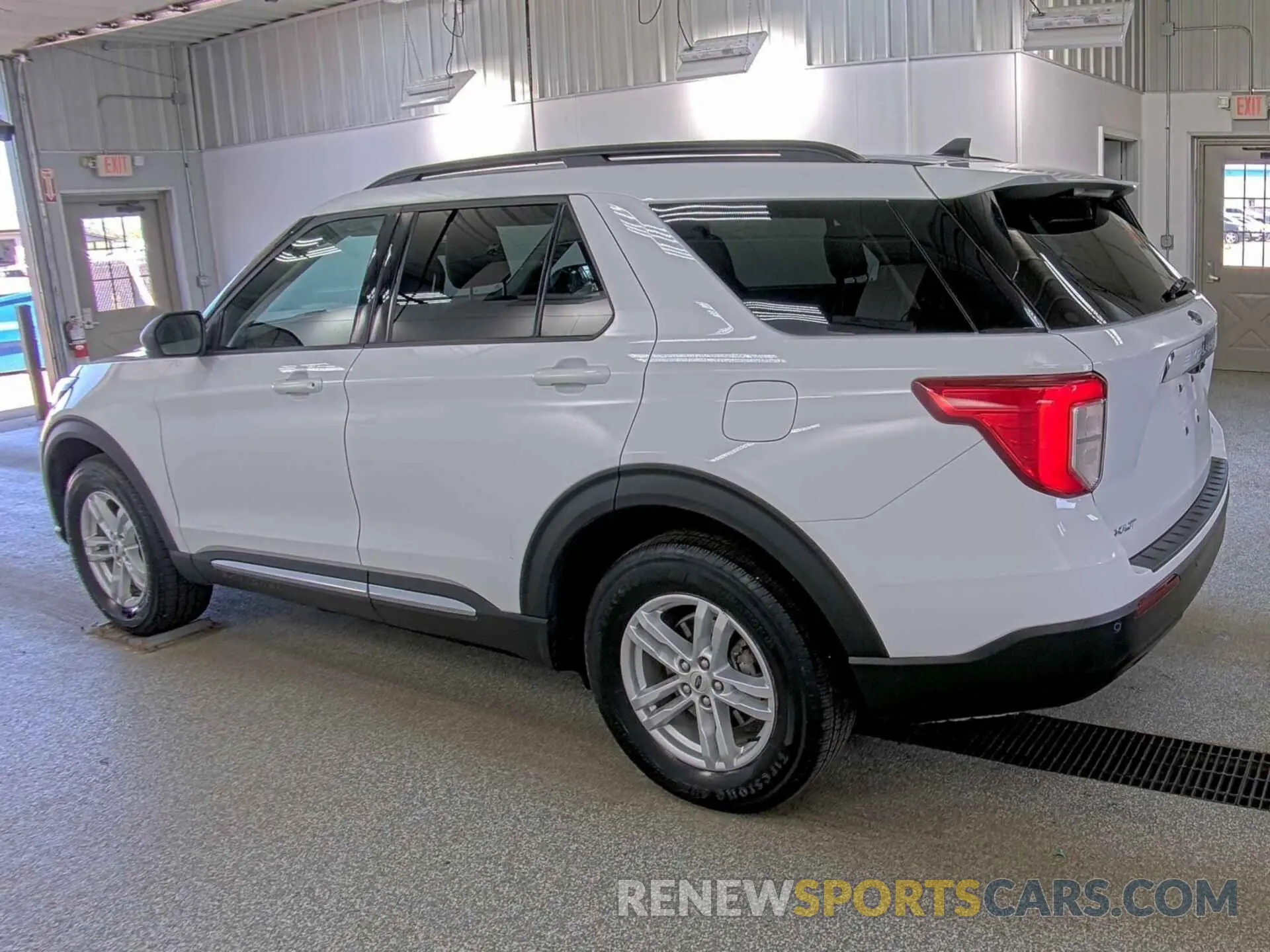 32 Photograph of a damaged car 1FMSK8DH8MGA87642 FORD EXPLORER 2021