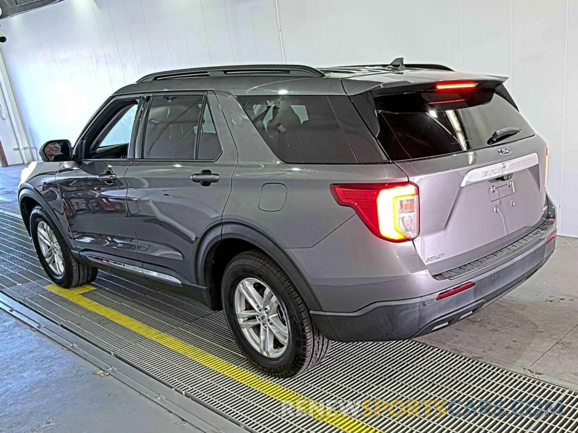 17 Photograph of a damaged car 1FMSK8DH9MGB05484 FORD EXPLORER 2021