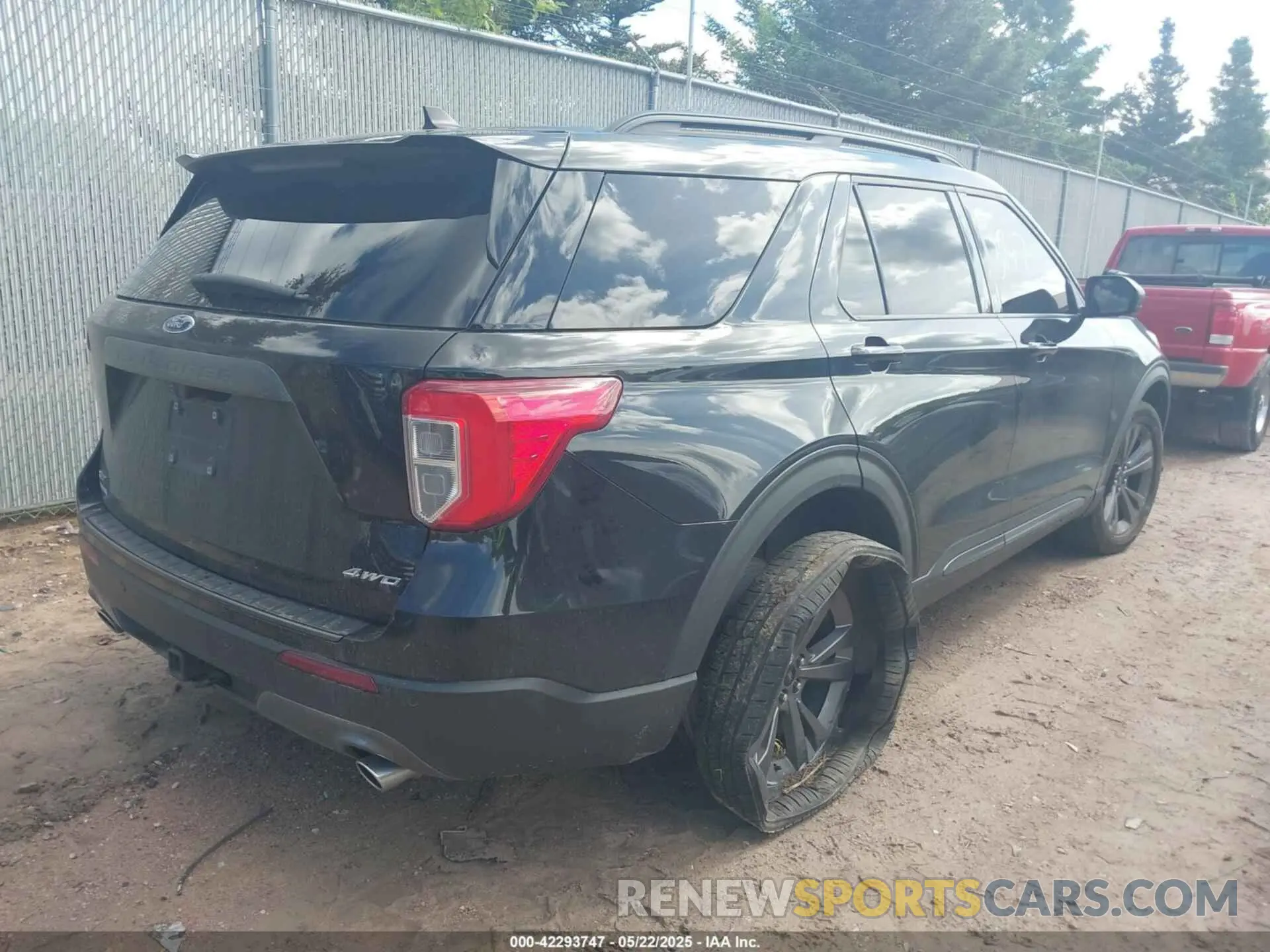4 Photograph of a damaged car 1FMSK8DHXMGA28463 FORD EXPLORER 2021