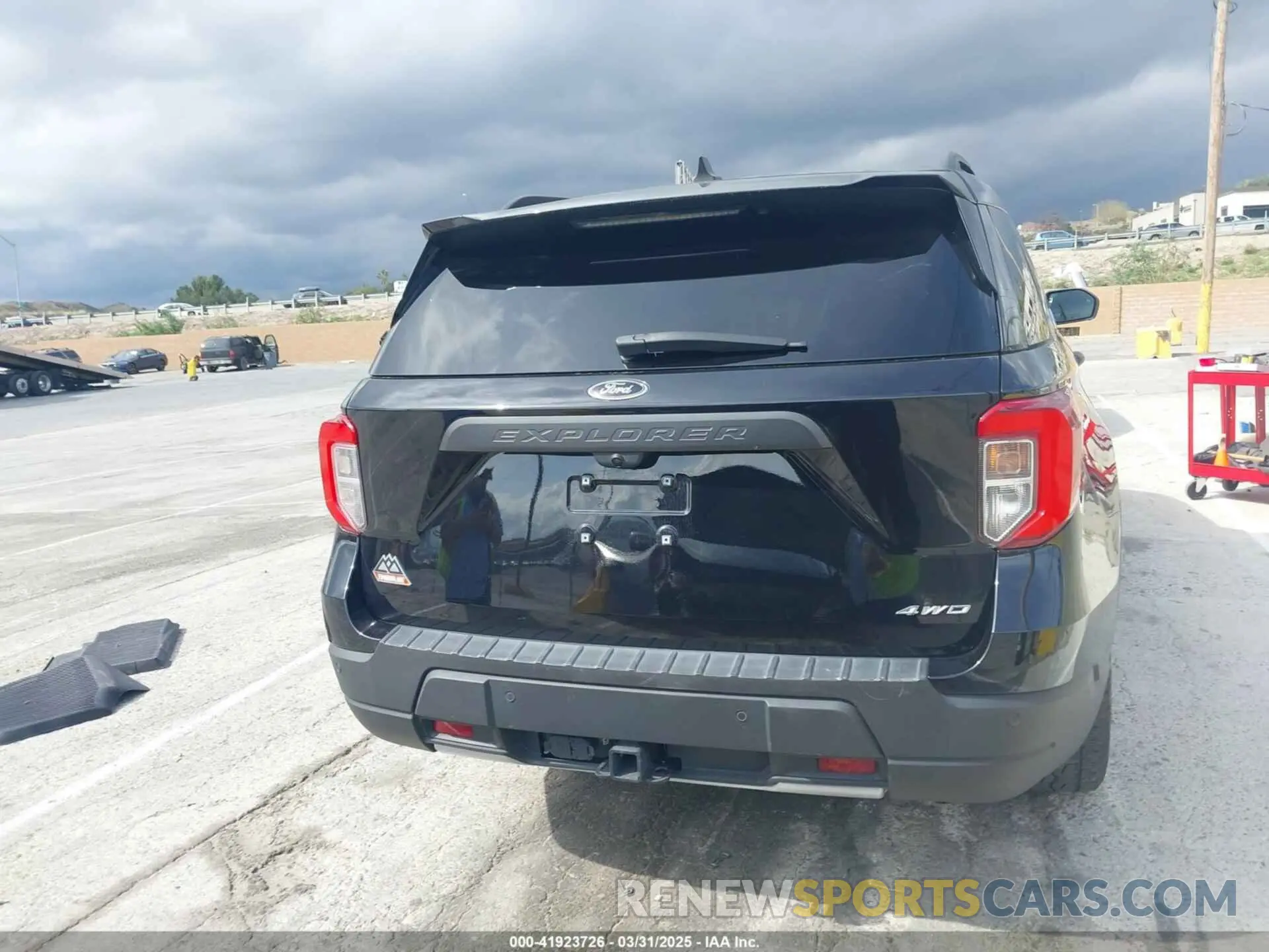 17 Photograph of a damaged car 1FMSK8JH2MGC09562 FORD EXPLORER 2021