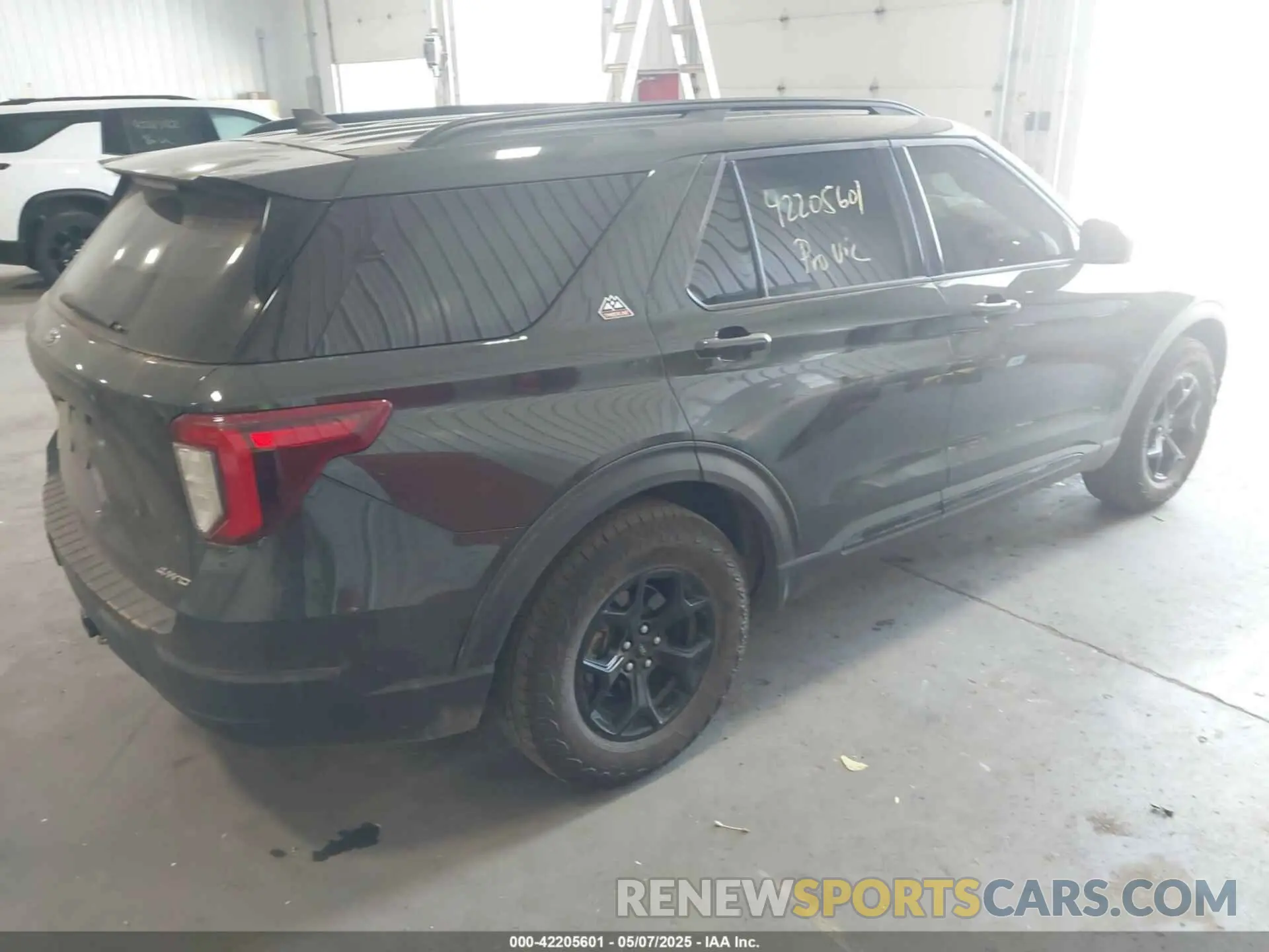4 Photograph of a damaged car 1FMSK8JH9MGC36063 FORD EXPLORER 2021