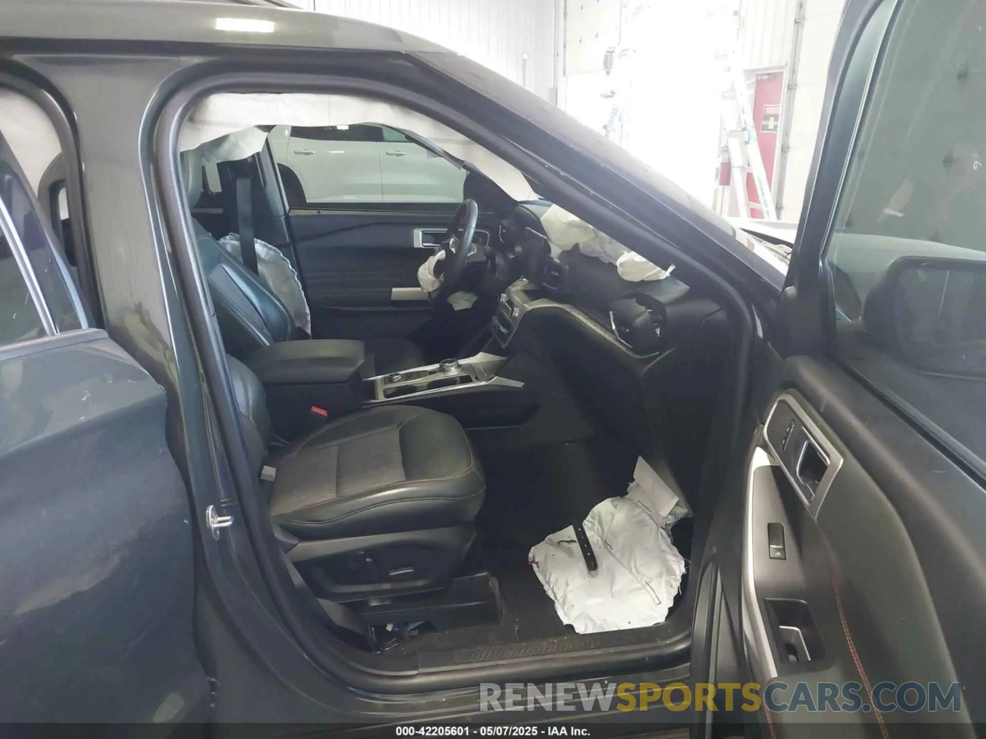 5 Photograph of a damaged car 1FMSK8JH9MGC36063 FORD EXPLORER 2021