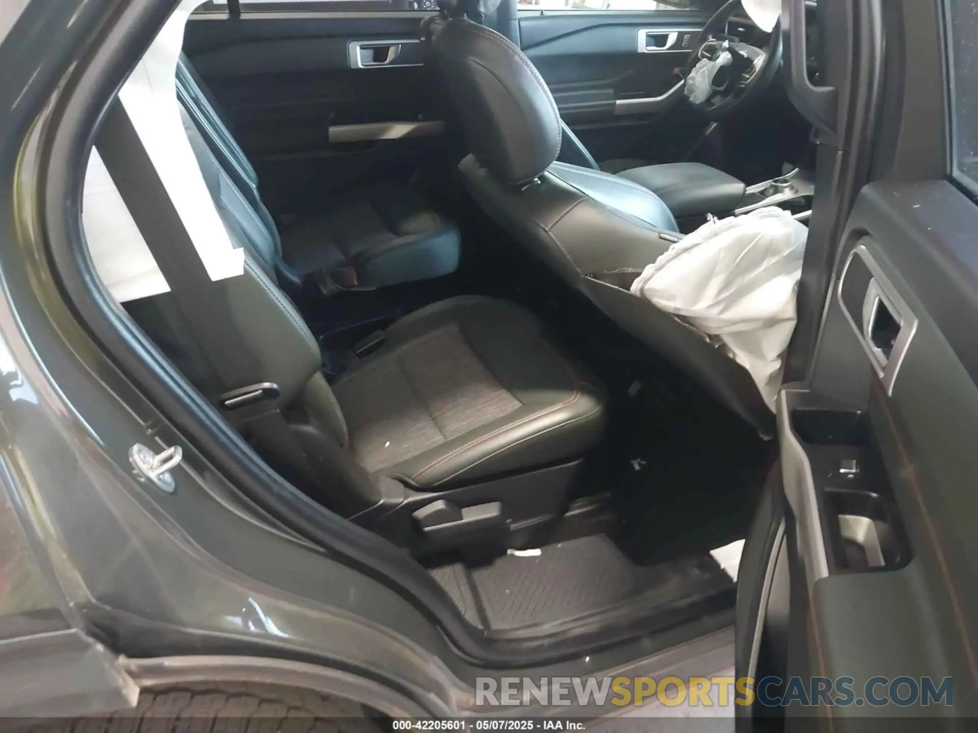 8 Photograph of a damaged car 1FMSK8JH9MGC36063 FORD EXPLORER 2021