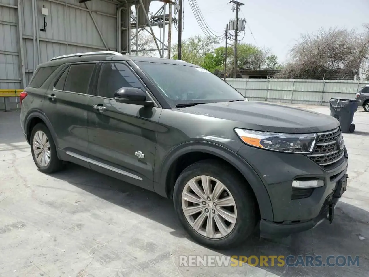 4 Photograph of a damaged car 1FM5K7LC4NGC46302 FORD EXPLORER 2022