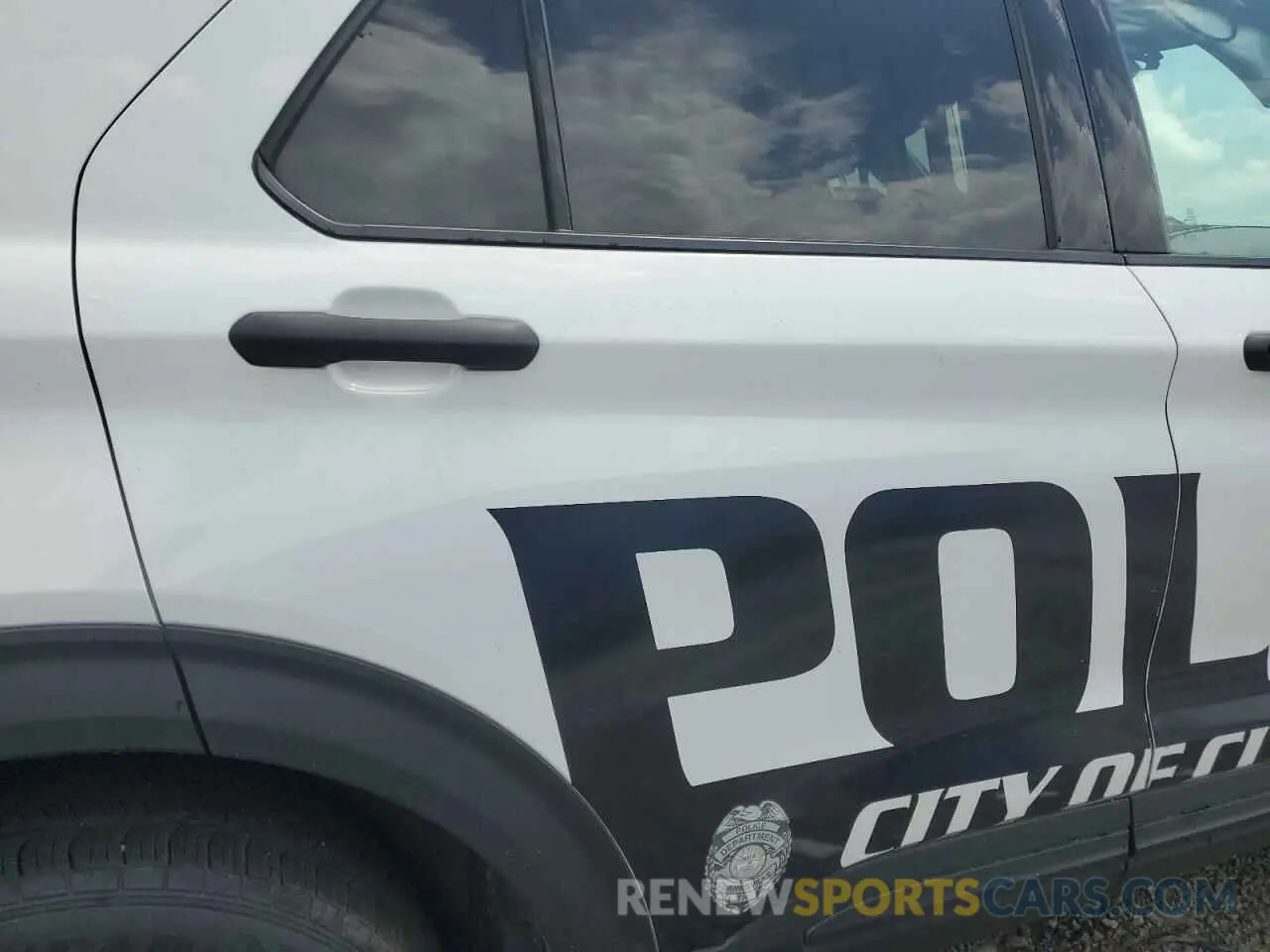 11 Photograph of a damaged car 1FM5K8AB1NGA09220 FORD EXPLORER 2022