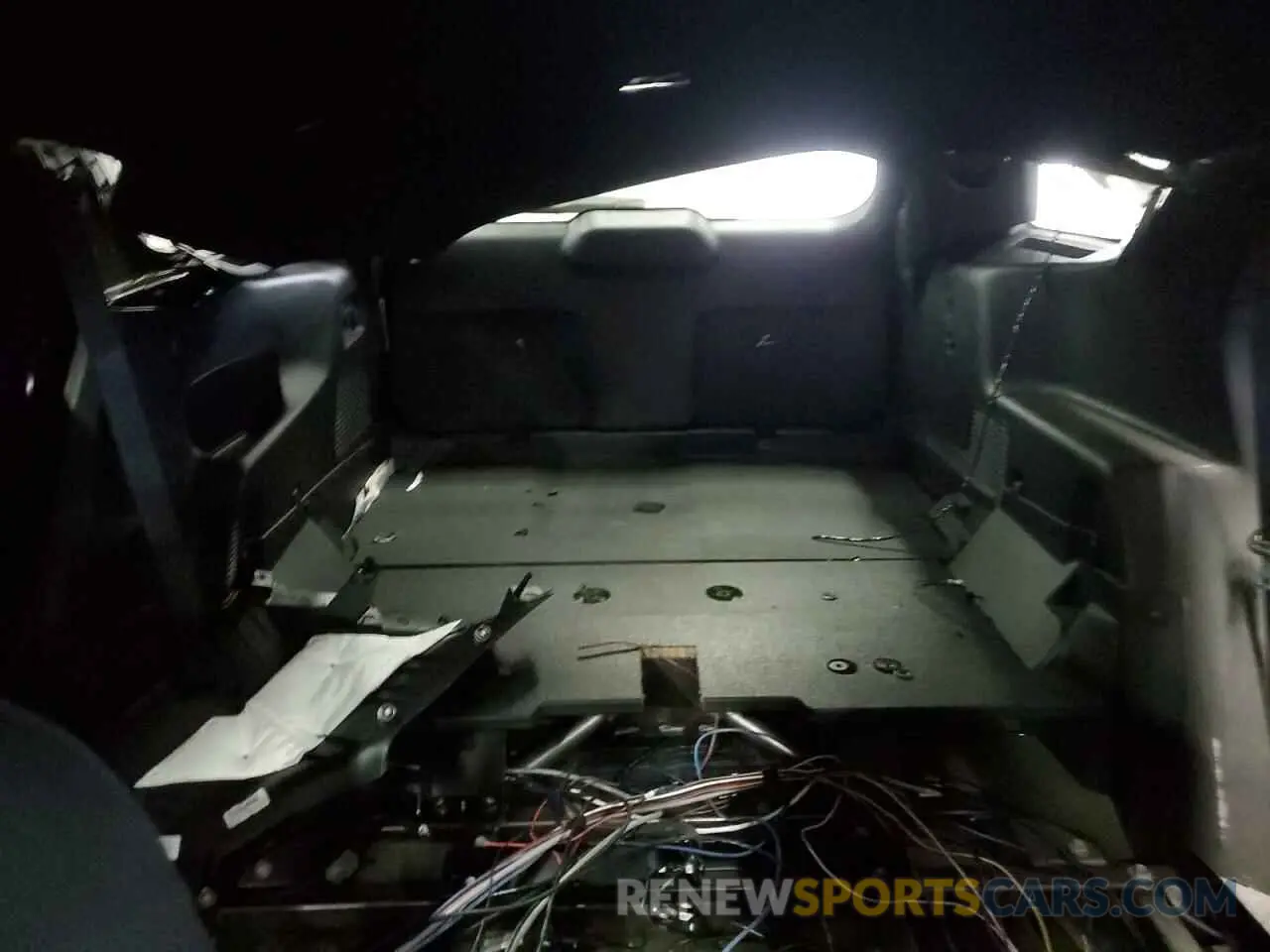 10 Photograph of a damaged car 1FM5K8AB9NGB51900 FORD EXPLORER 2022