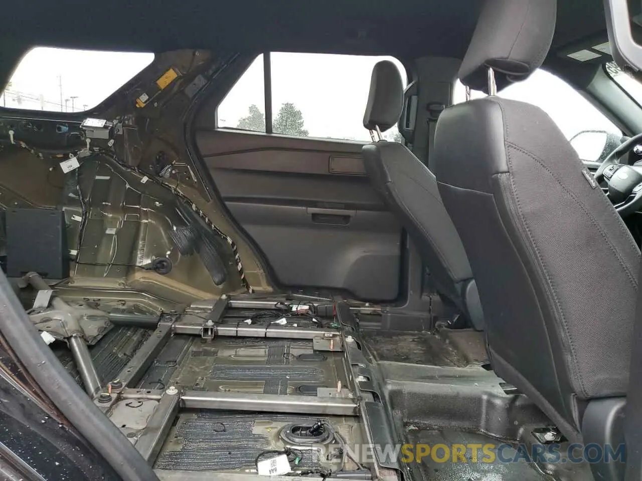 11 Photograph of a damaged car 1FM5K8AWXNNA08923 FORD EXPLORER 2022