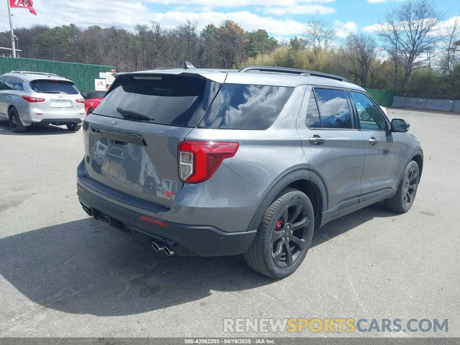 4 Photograph of a damaged car 1FM5K8GC0NGA45819 FORD EXPLORER 2022