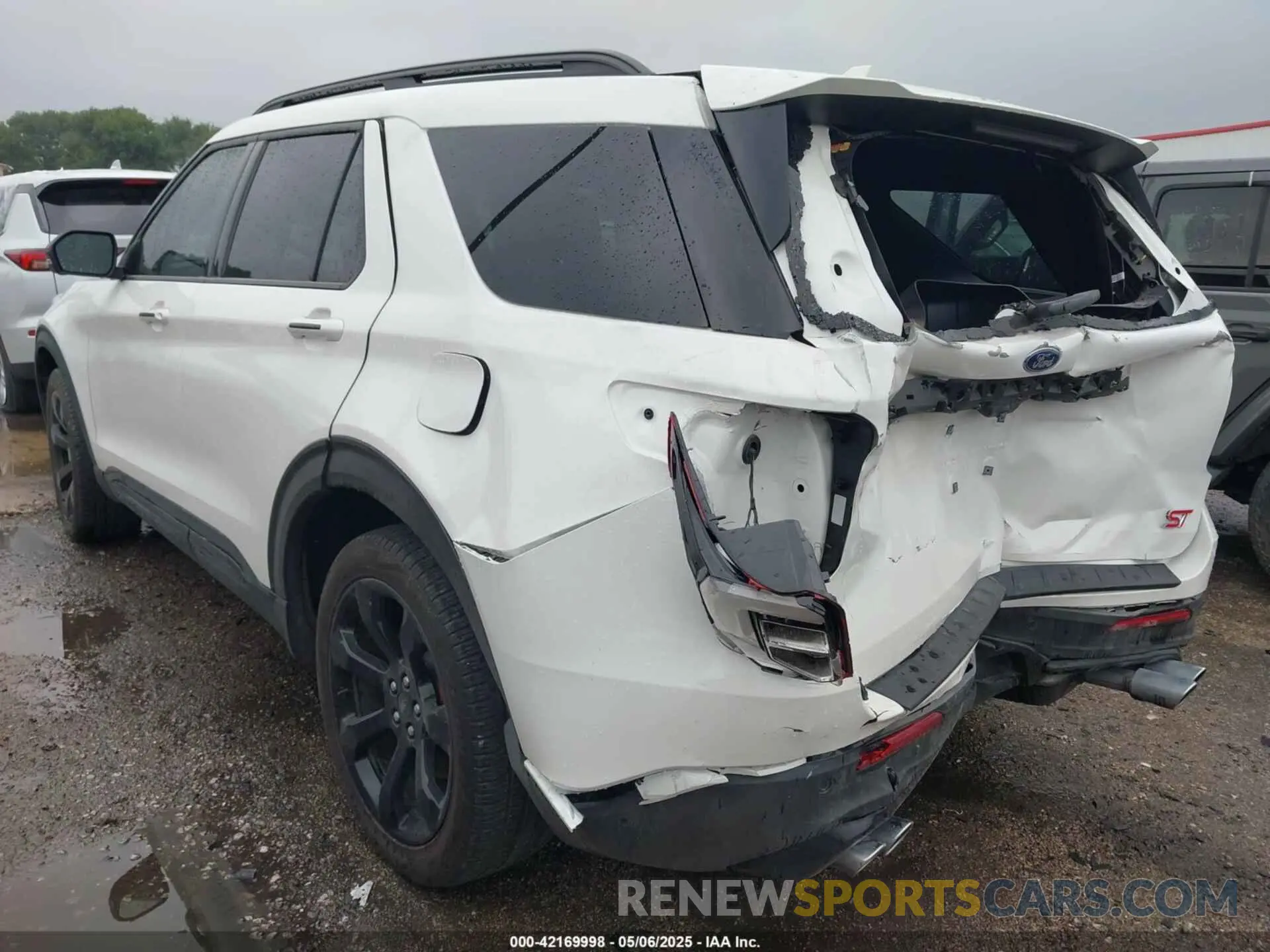 3 Photograph of a damaged car 1FM5K8GC8NGA21381 FORD EXPLORER 2022