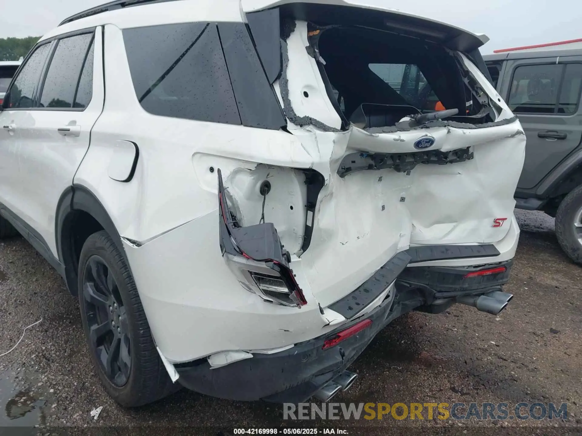 6 Photograph of a damaged car 1FM5K8GC8NGA21381 FORD EXPLORER 2022