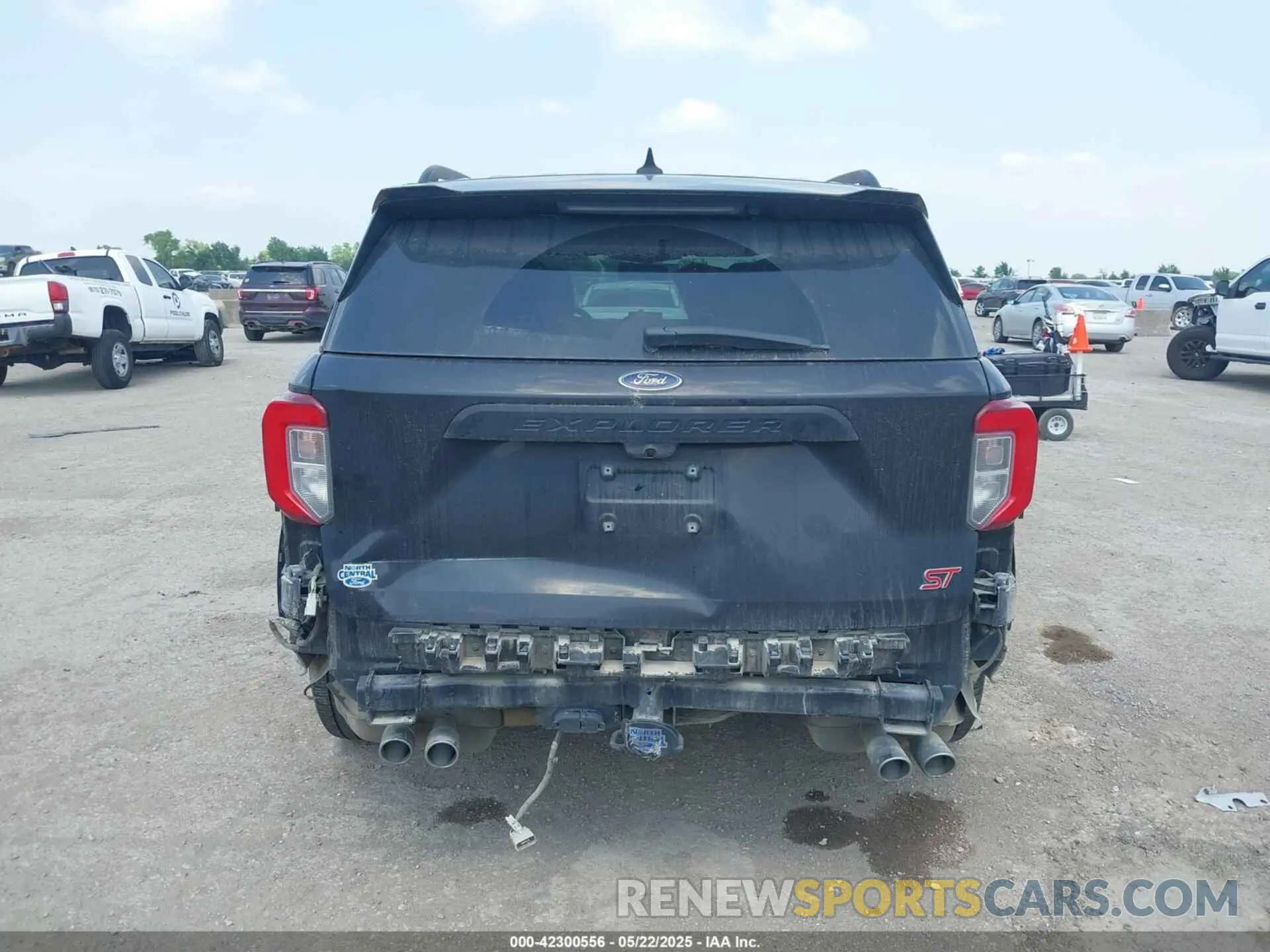 17 Photograph of a damaged car 1FM5K8GCXNGC49592 FORD EXPLORER 2022