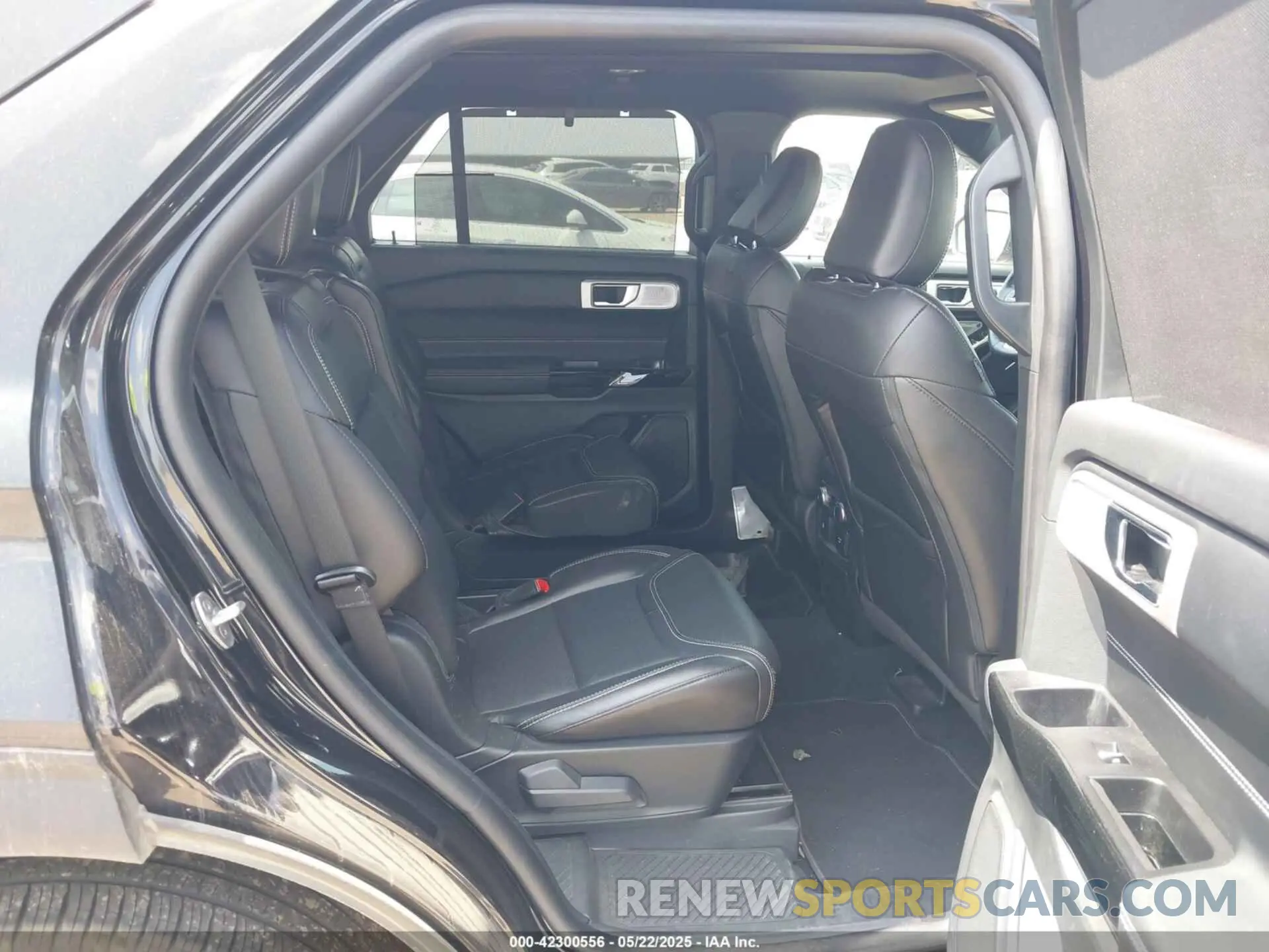 8 Photograph of a damaged car 1FM5K8GCXNGC49592 FORD EXPLORER 2022