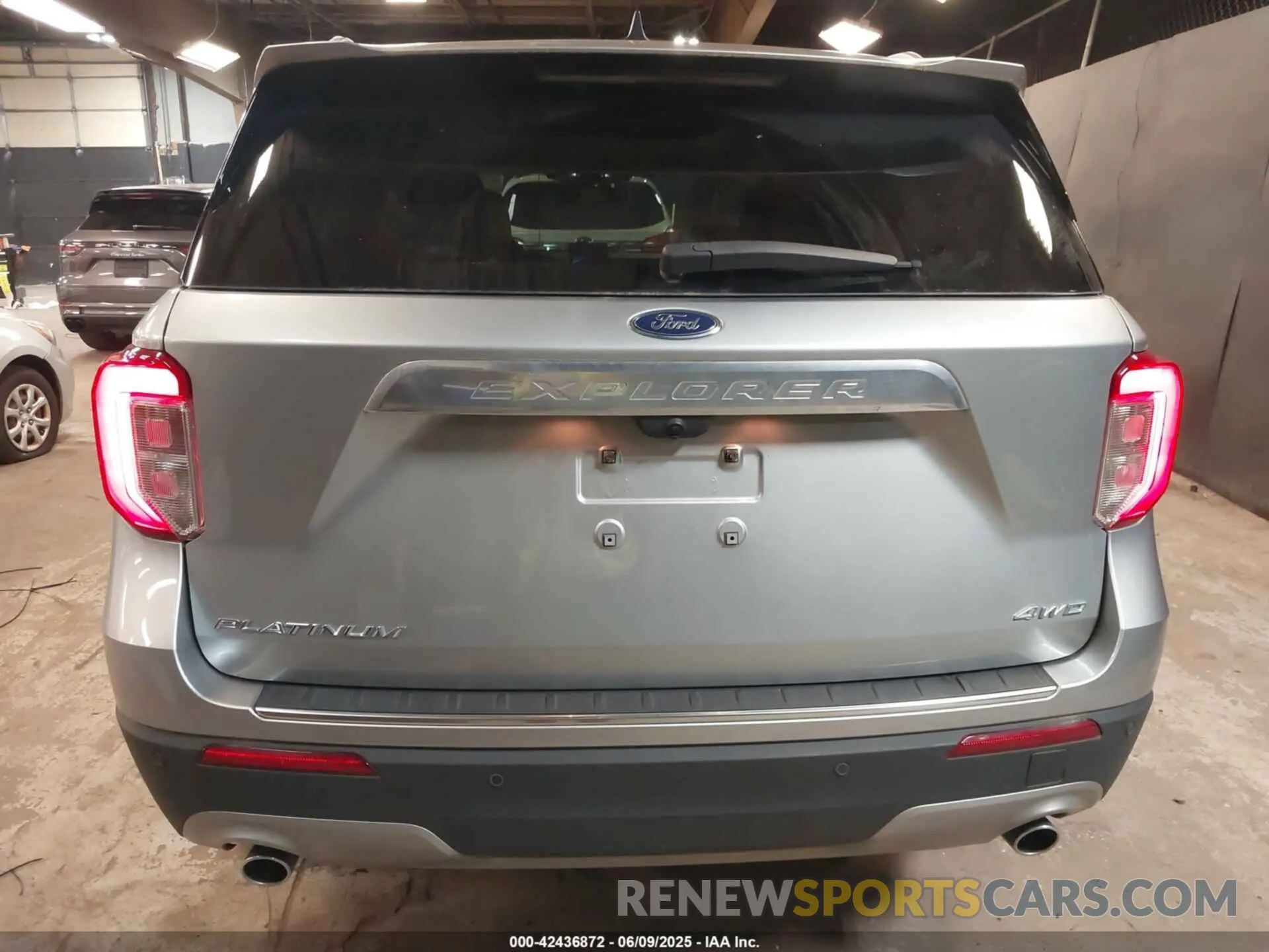 17 Photograph of a damaged car 1FM5K8HW3NNA10499 FORD EXPLORER 2022