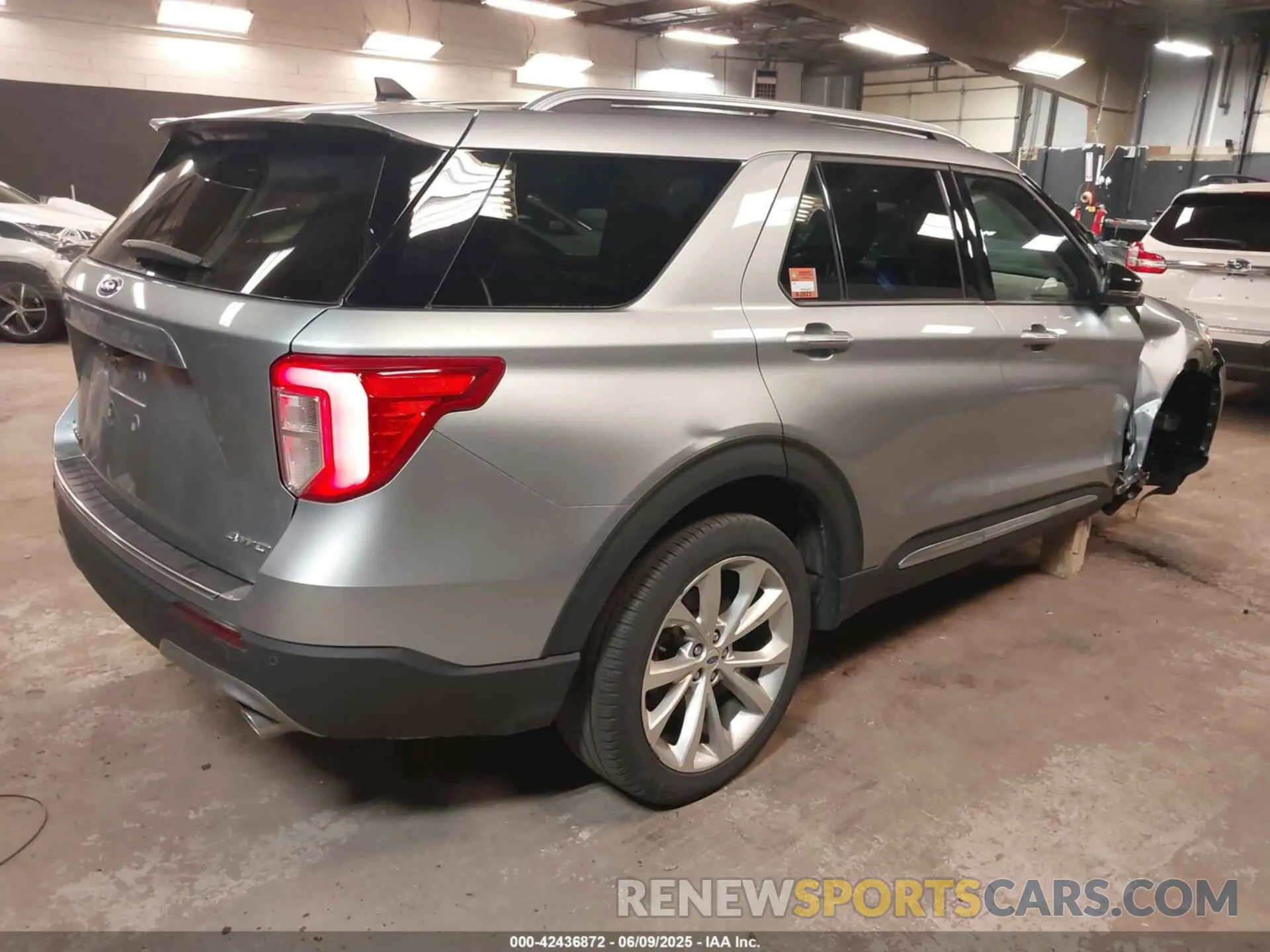 4 Photograph of a damaged car 1FM5K8HW3NNA10499 FORD EXPLORER 2022