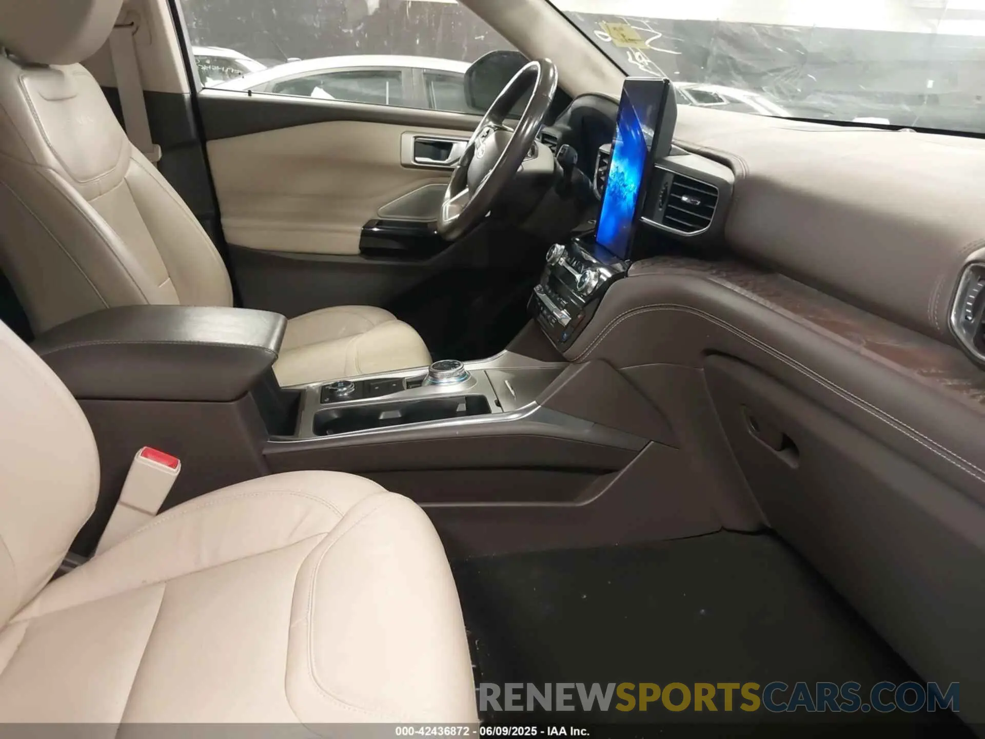 5 Photograph of a damaged car 1FM5K8HW3NNA10499 FORD EXPLORER 2022