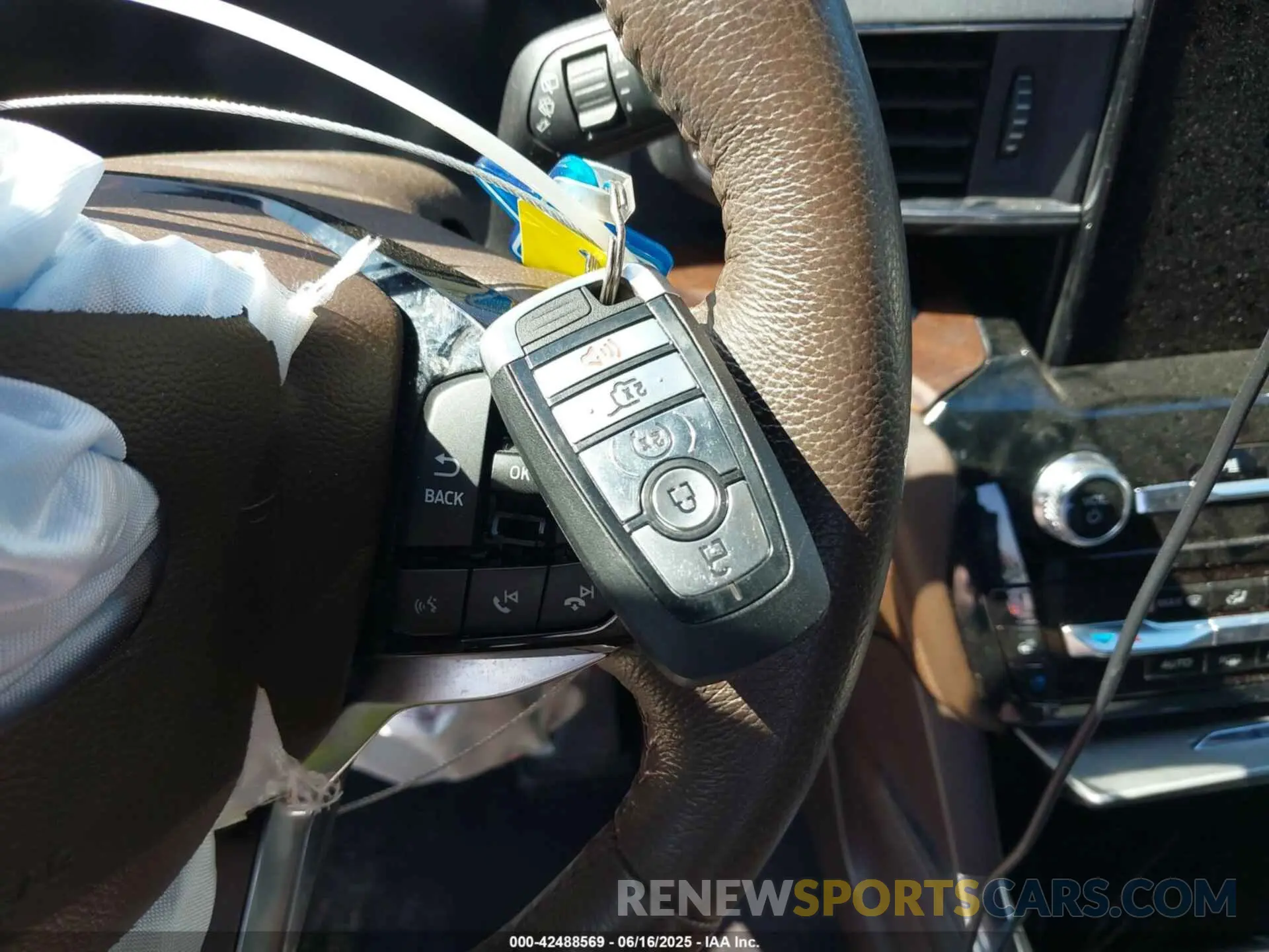 11 Photograph of a damaged car 1FM5K8LC7NGA25038 FORD EXPLORER 2022