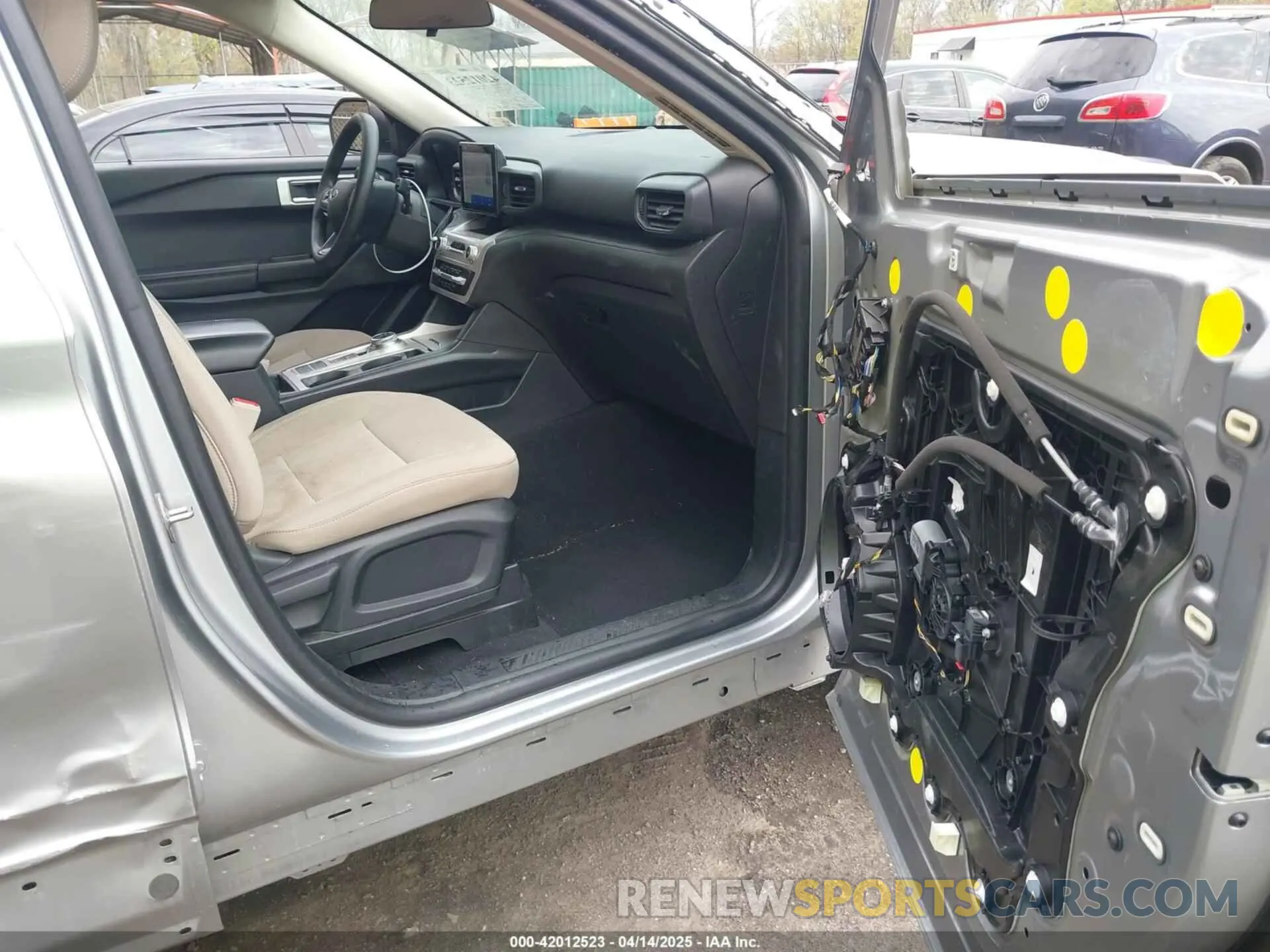5 Photograph of a damaged car 1FMSK7BH9NGA08252 FORD EXPLORER 2022