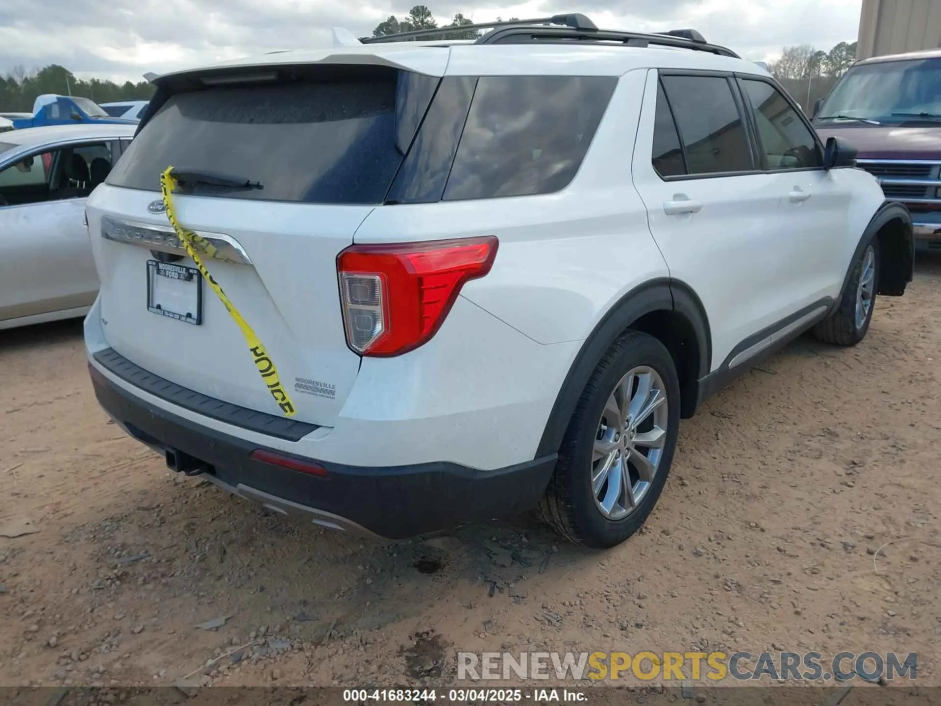 4 Photograph of a damaged car 1FMSK7DH1NGA36608 FORD EXPLORER 2022